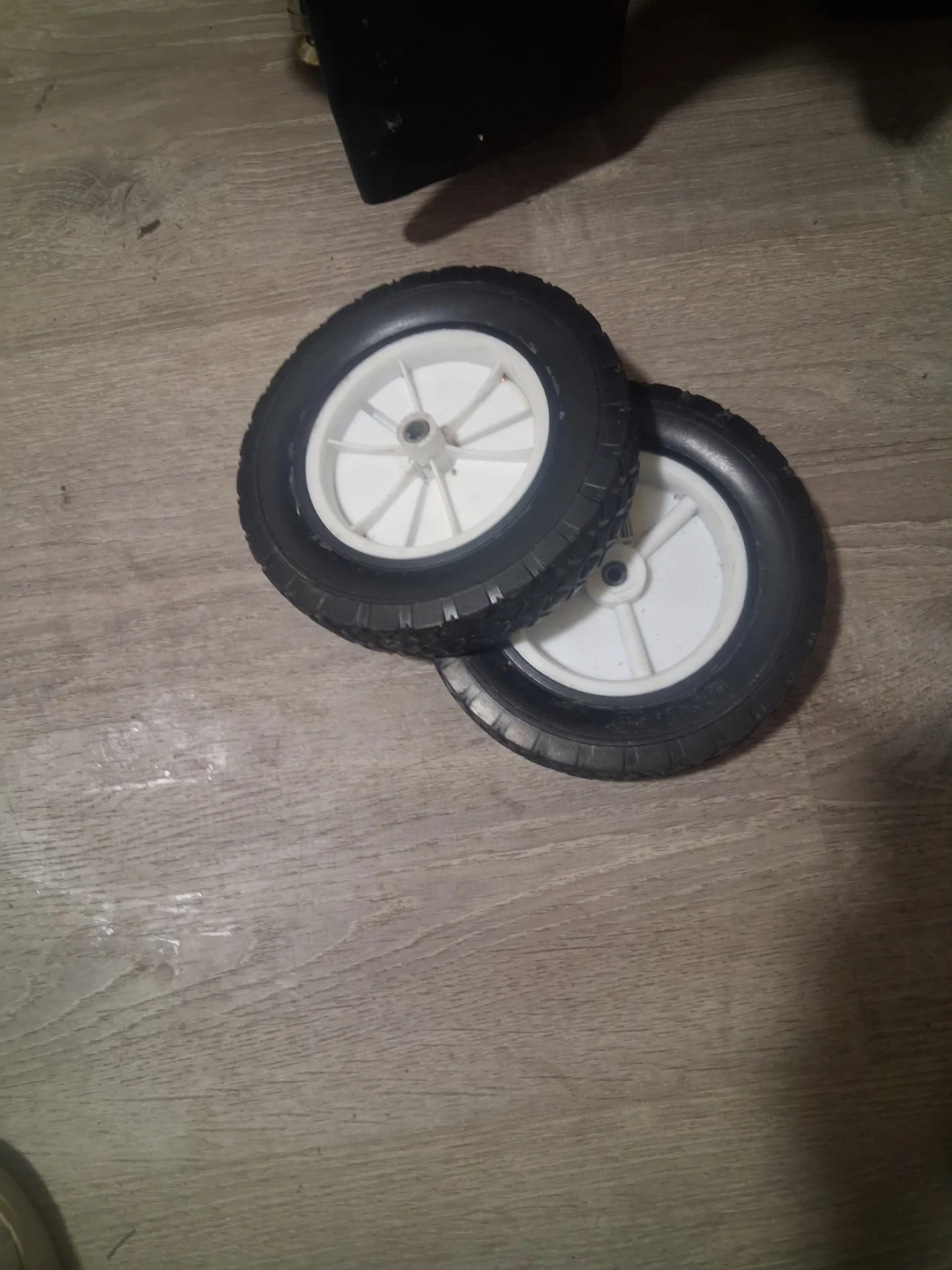 2 x 8-Inch Replacement Wheels for Lawn Mowers/Carts - photo 2