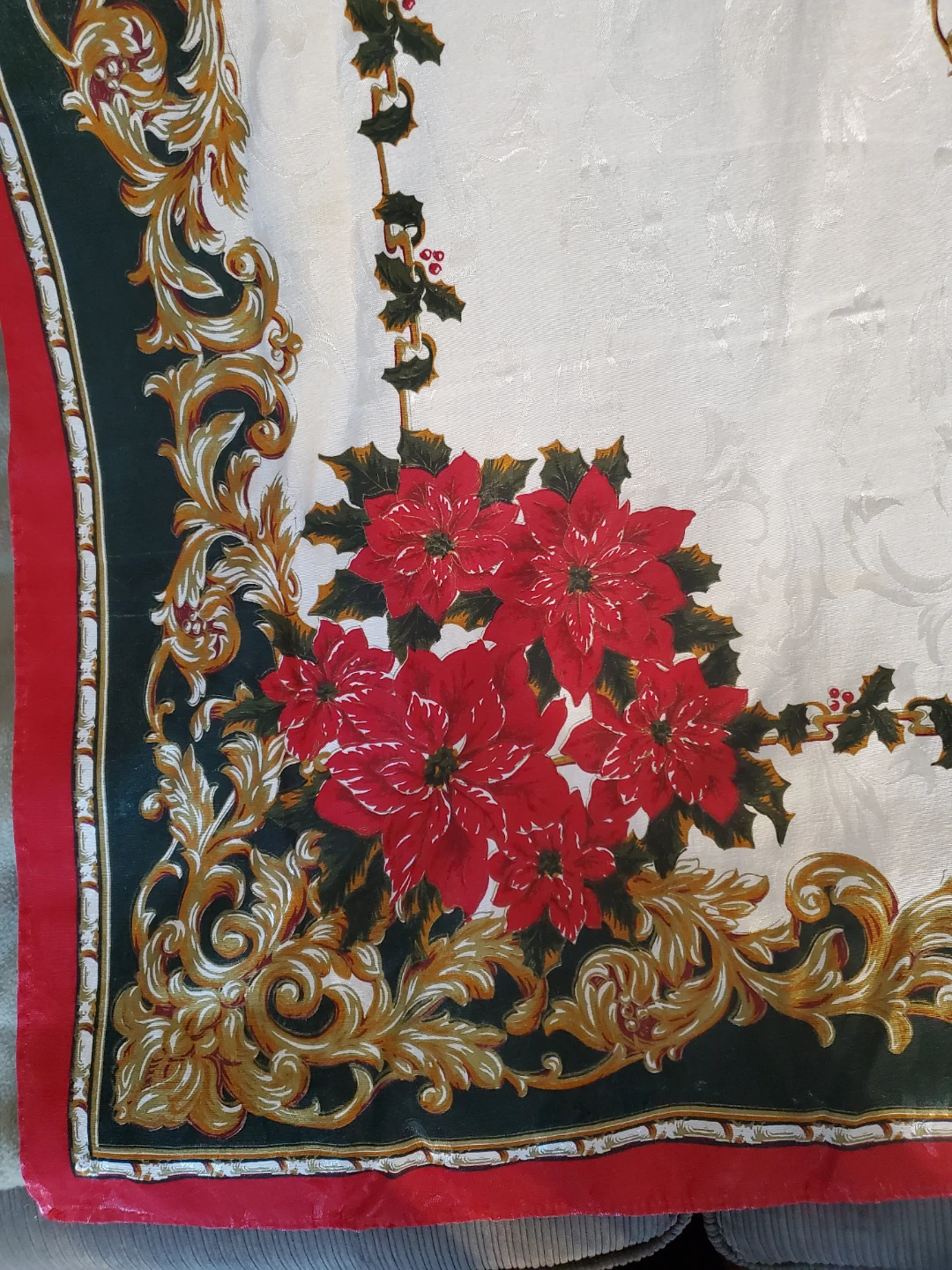 Vtg Style Christmas Table Cloth...Vguc - photo 3