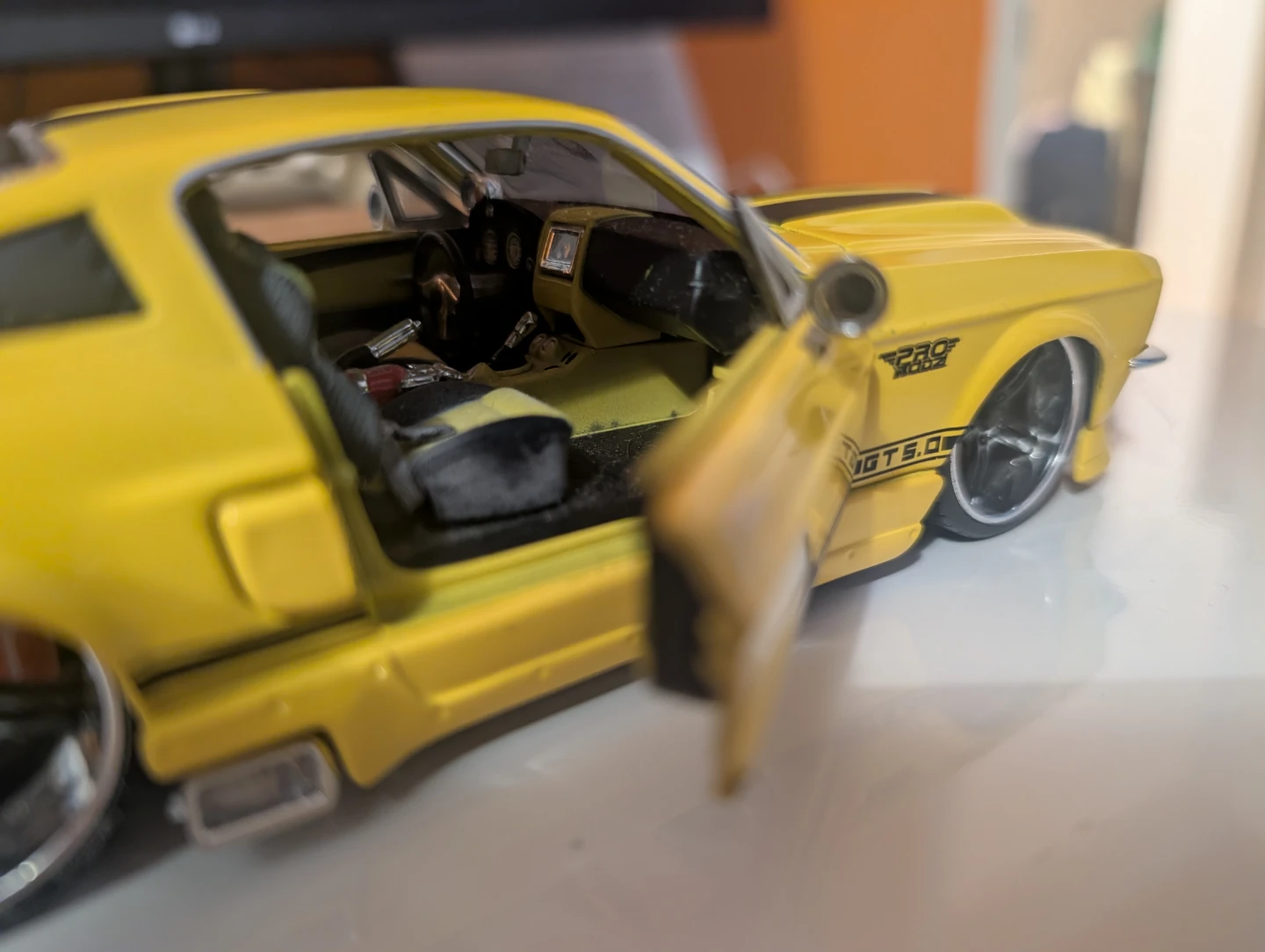 Yellow Ford Mustang 1:24 Diecast Model Car - photo 5