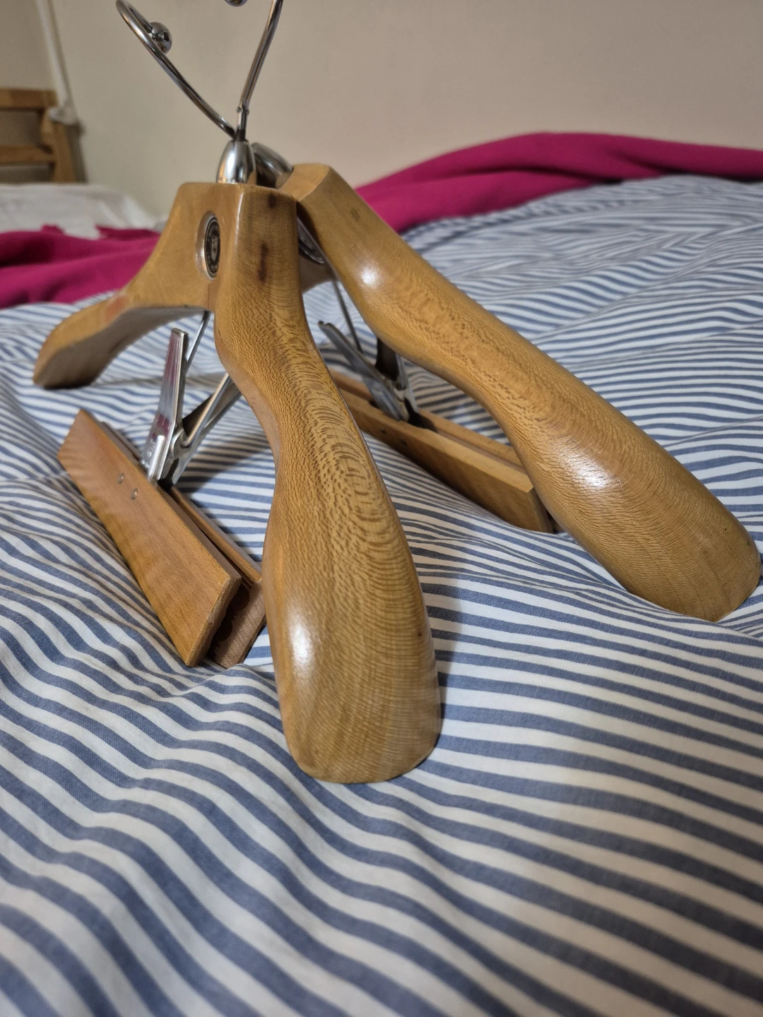 Vintage Wood Clothes Hangers with Pants/Skirt clips: Hardwood - photo 4