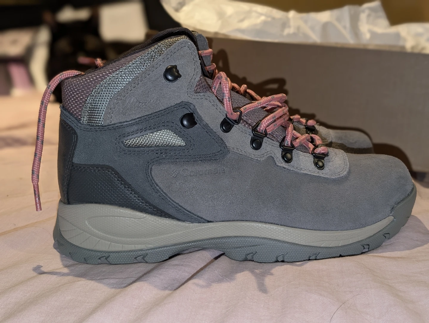 BNIB womens 9.5 Columbia Newton Ridge waterproof hiking boots - photo 4