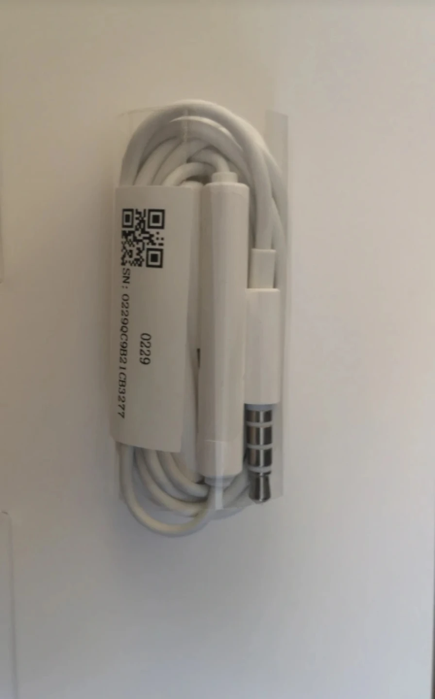 White Wired Earbuds - photo 2
