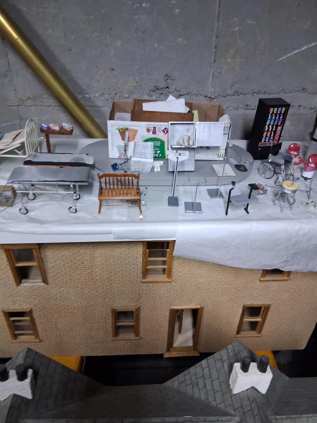 Dollhouse Miniature Medical and Retail Accessories Lot - photo 5