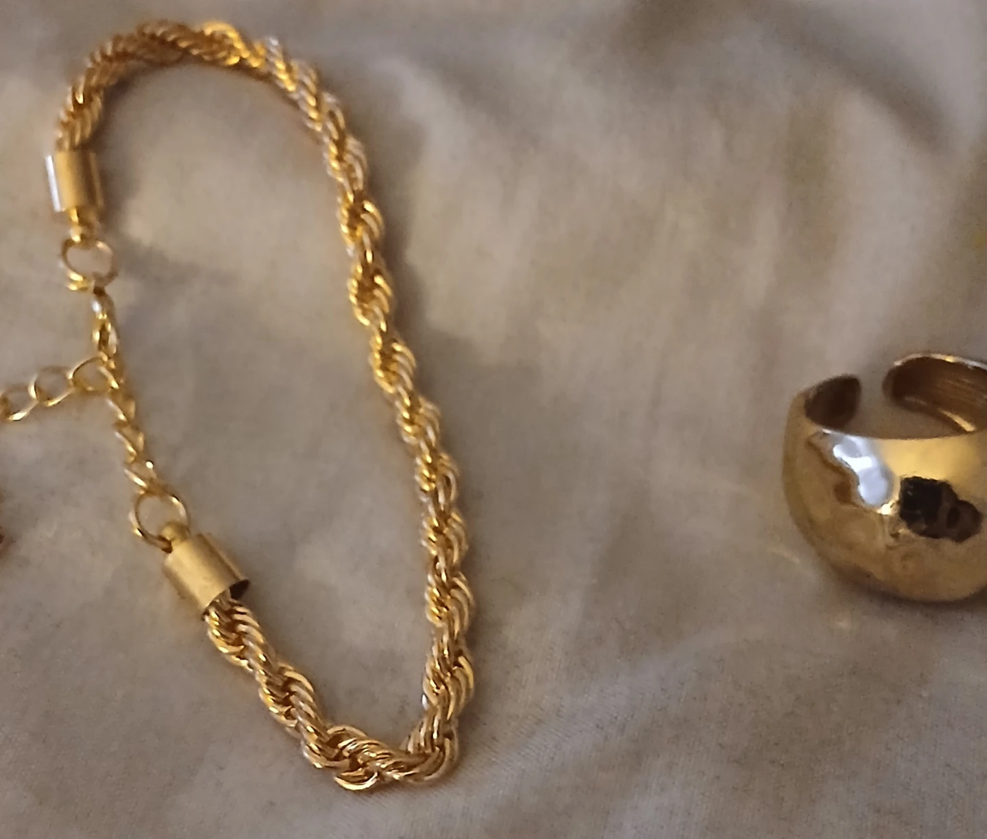 Gold-tone and pearl jewellery set - photo 3