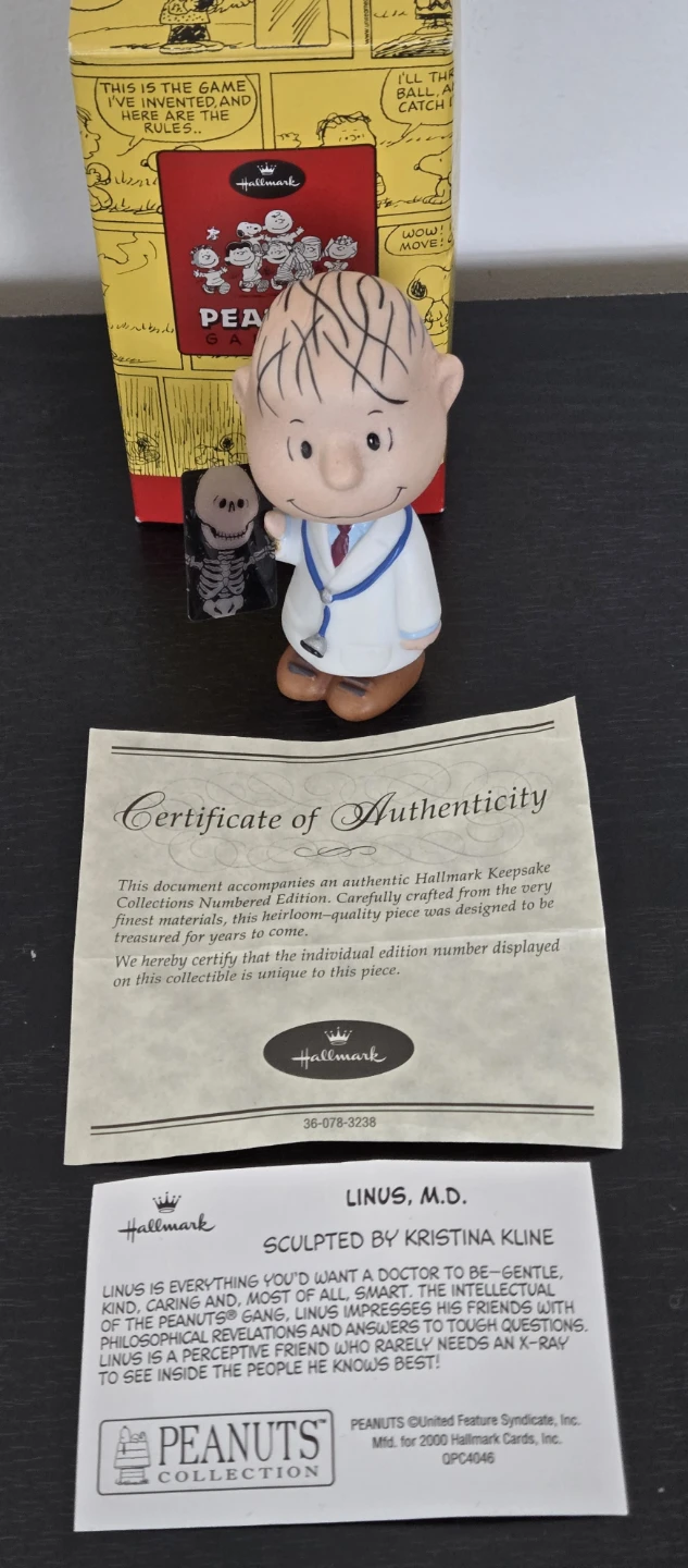 Hallmark Peanuts Gallery Ms. Van Pelt & Linus M.D. Figurine Set - photo 2
