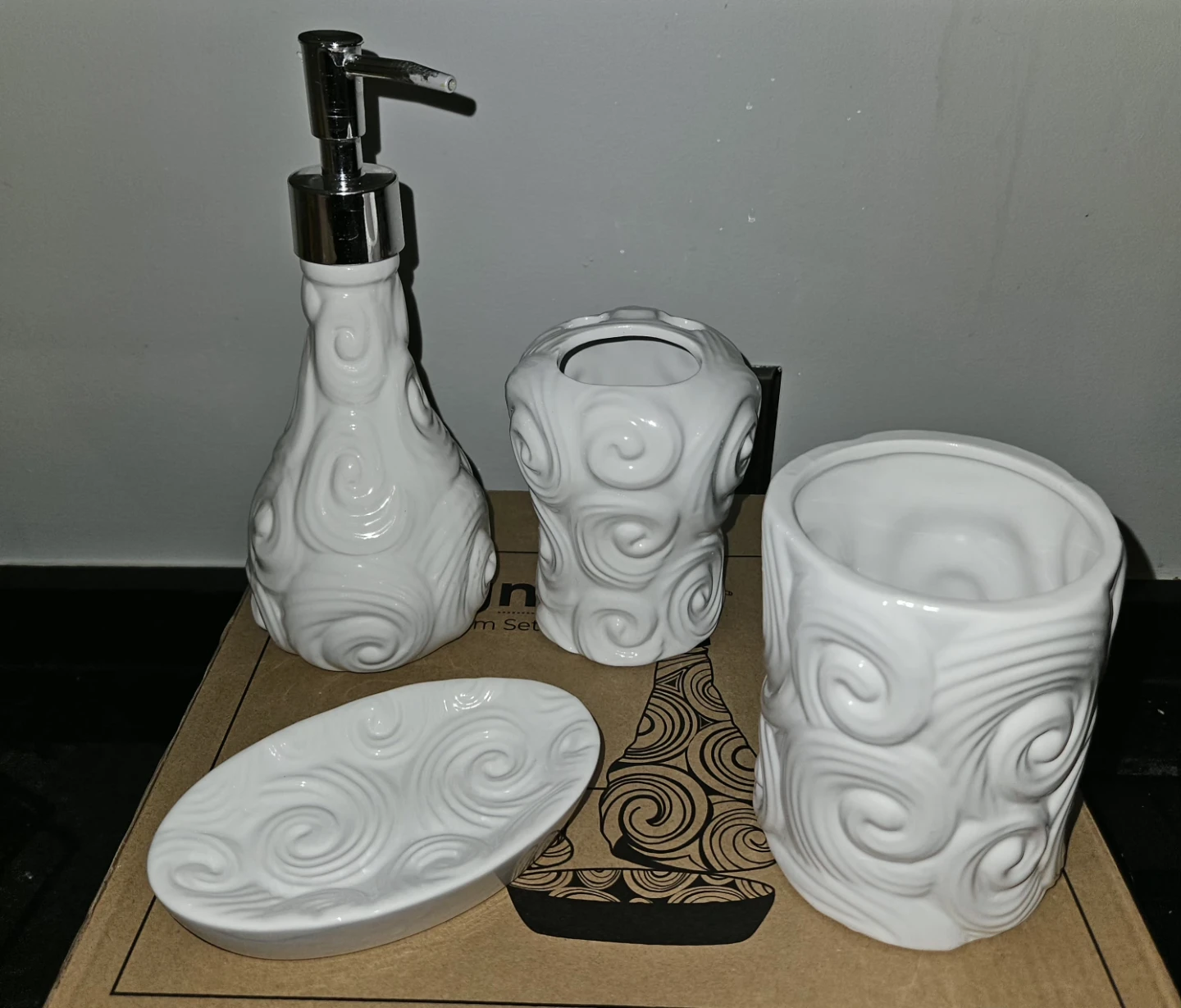 White Ceramic Swirl Bathroom Set