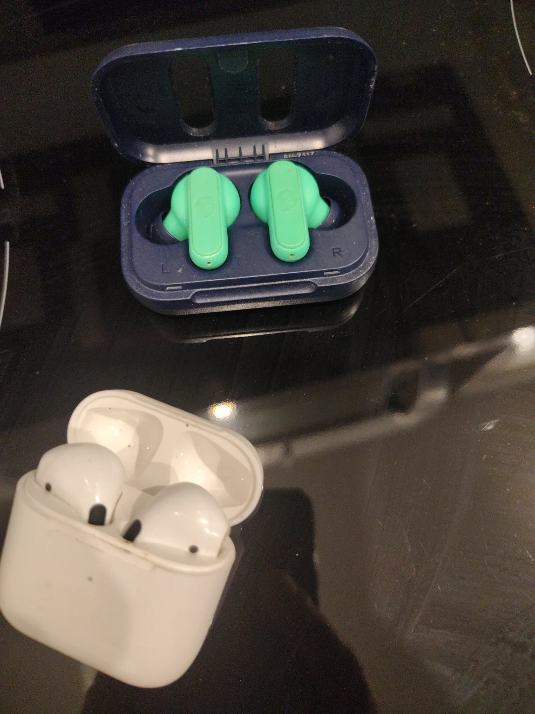 Earbuds (Green) & White Earbuds