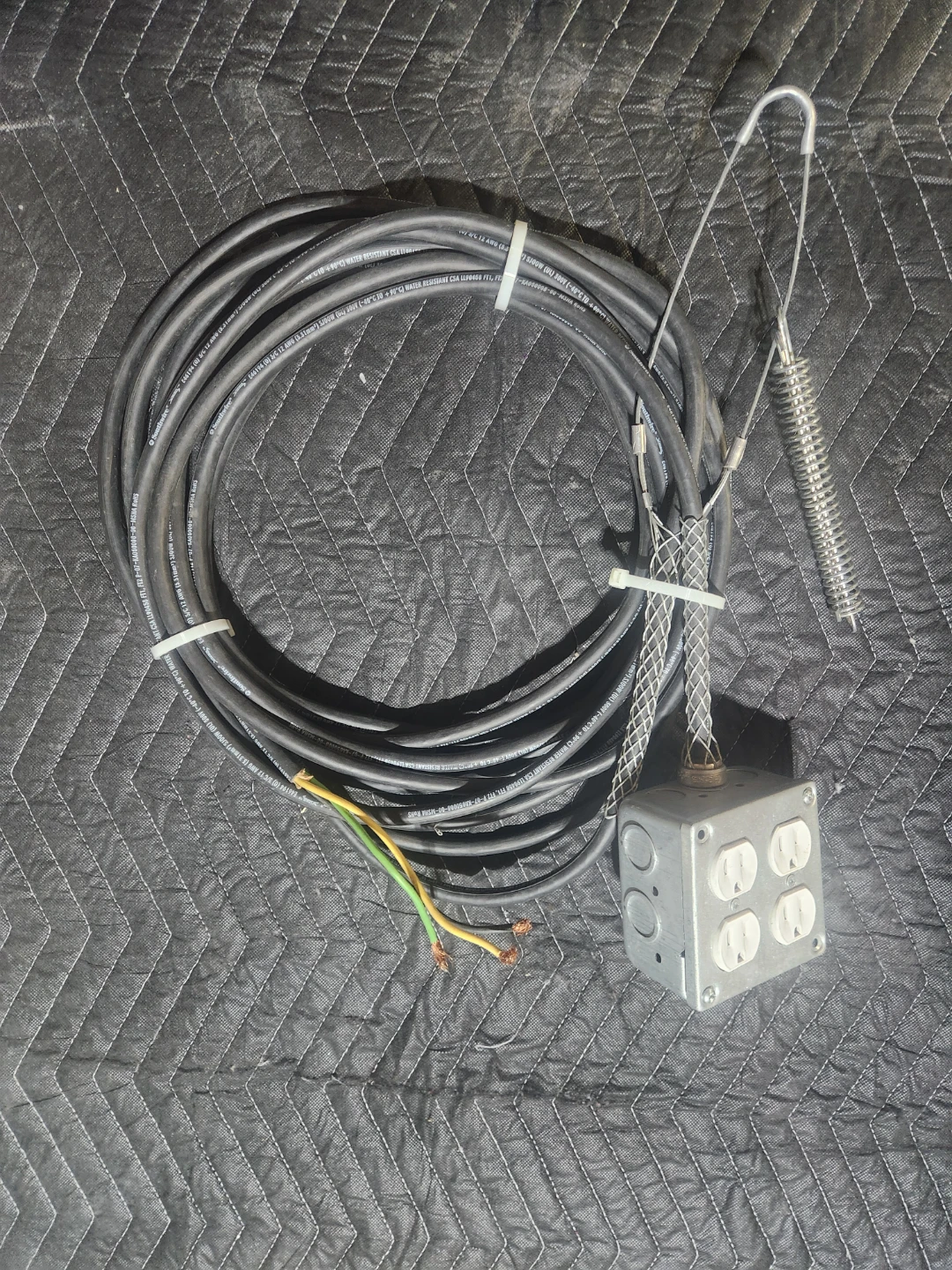 Southwire 12 AWG 3/C Cable with 4-Outlet Box - photo 2