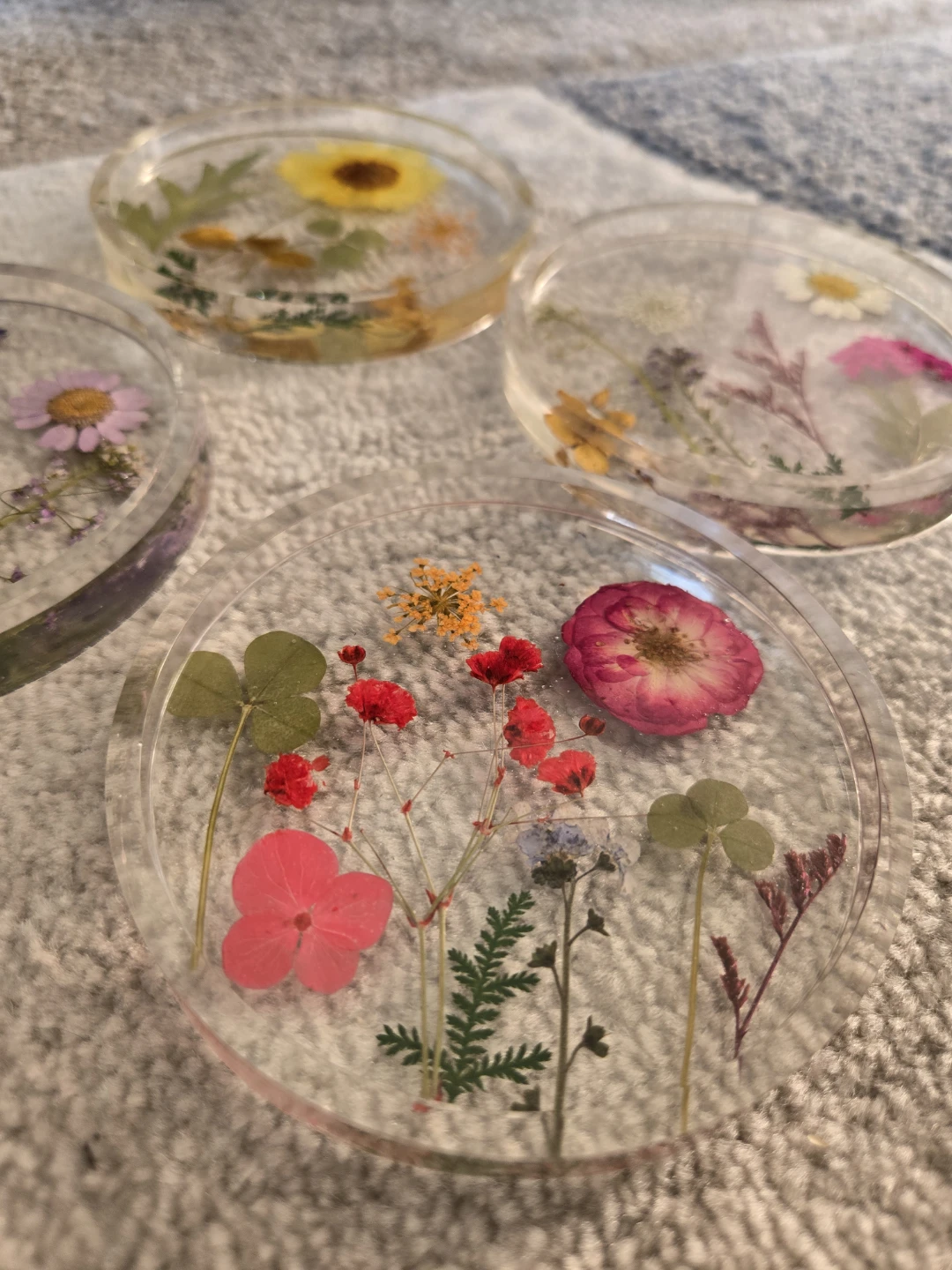 Set of 4 Round Clear Resin Coasters with Dried Flowers - photo 2