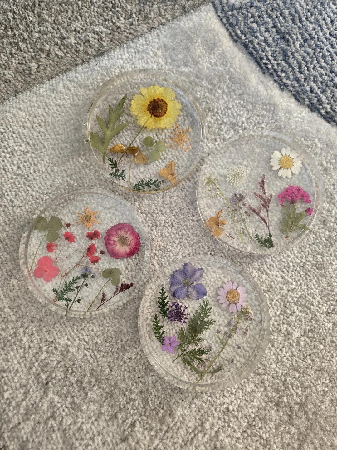 Set of 4 Round Clear Resin Coasters with Dried Flowers - photo 5