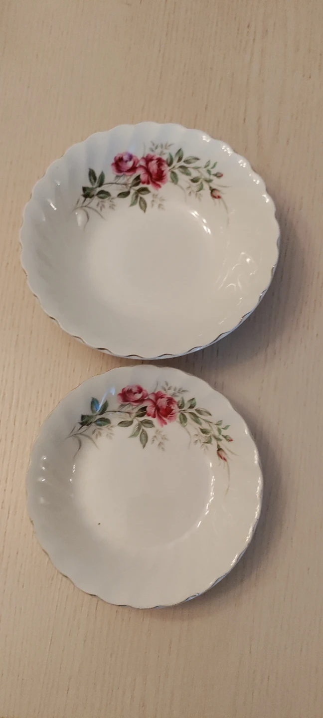 2x Myott Rosita Saucers