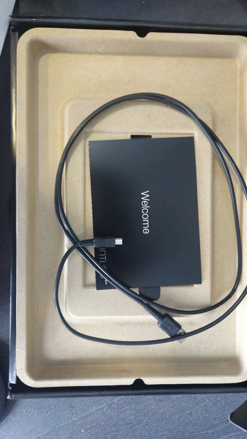 Wacom Intuos Pro Professional Creative Pen & Touch Tablet - photo 3