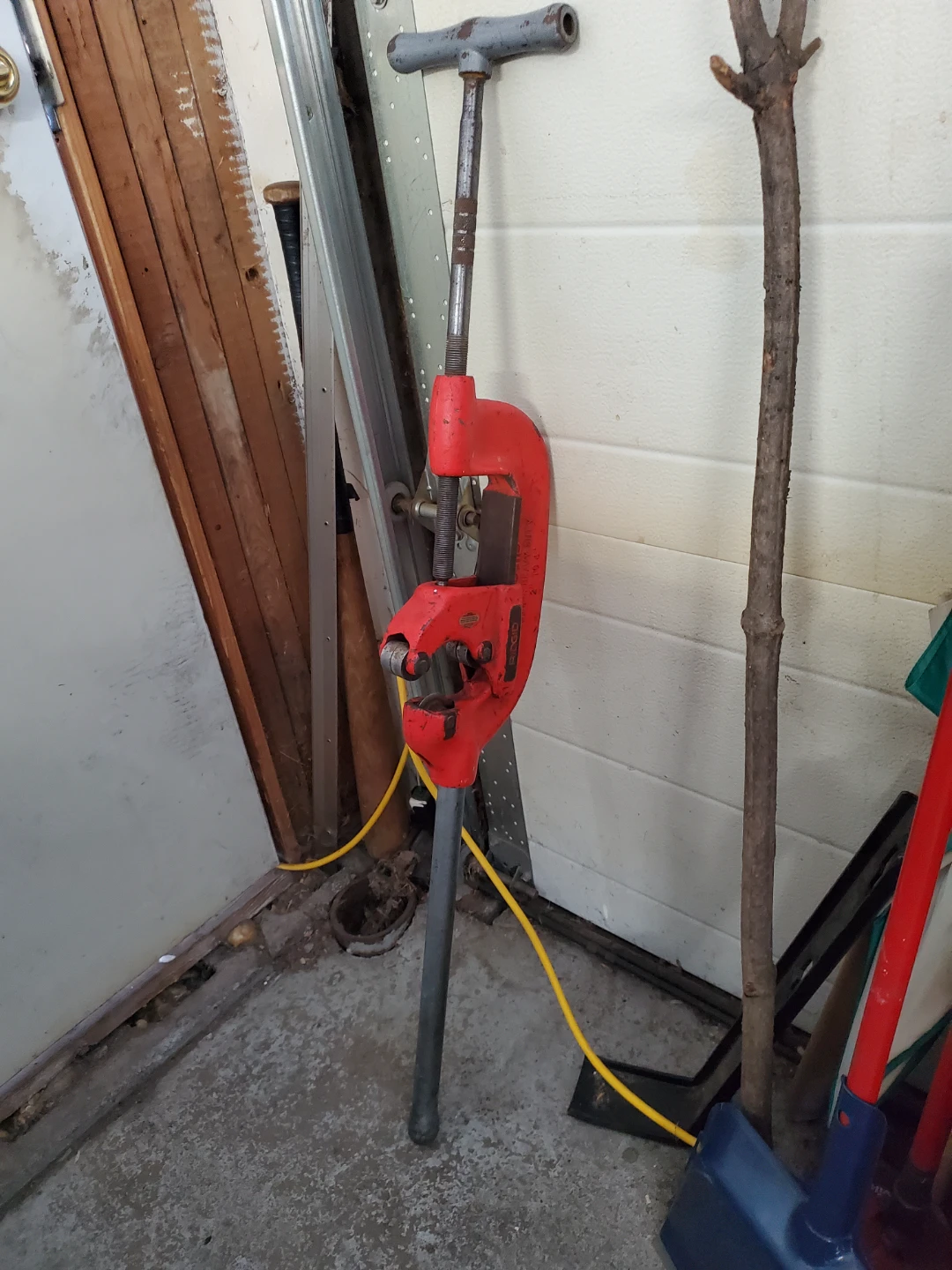 RIDGID 32840 Model 4-S Heavy-Duty Pipe Cutter 2" - 4" Capacity