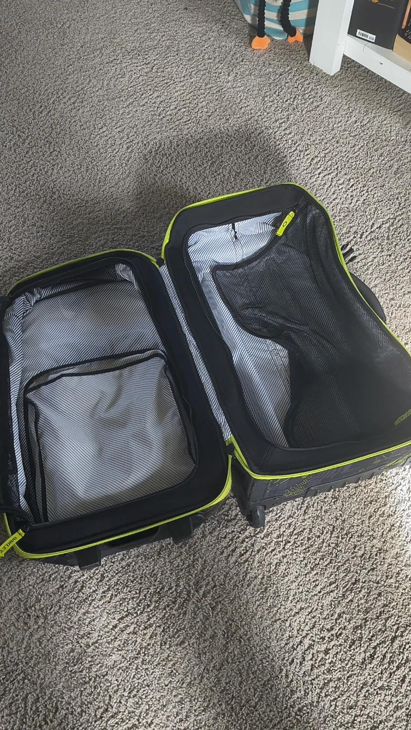 Oakley Rolling Duffle Bag - photo 3