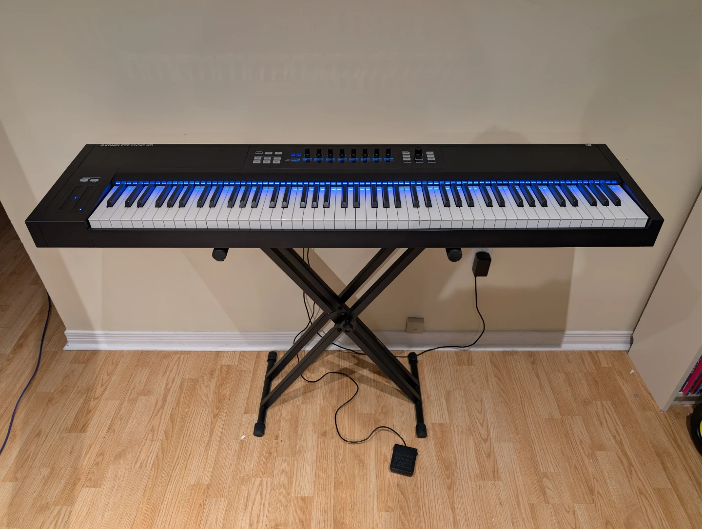 Native Instruments Komplete Kontrol S88 MIDI Keyboard