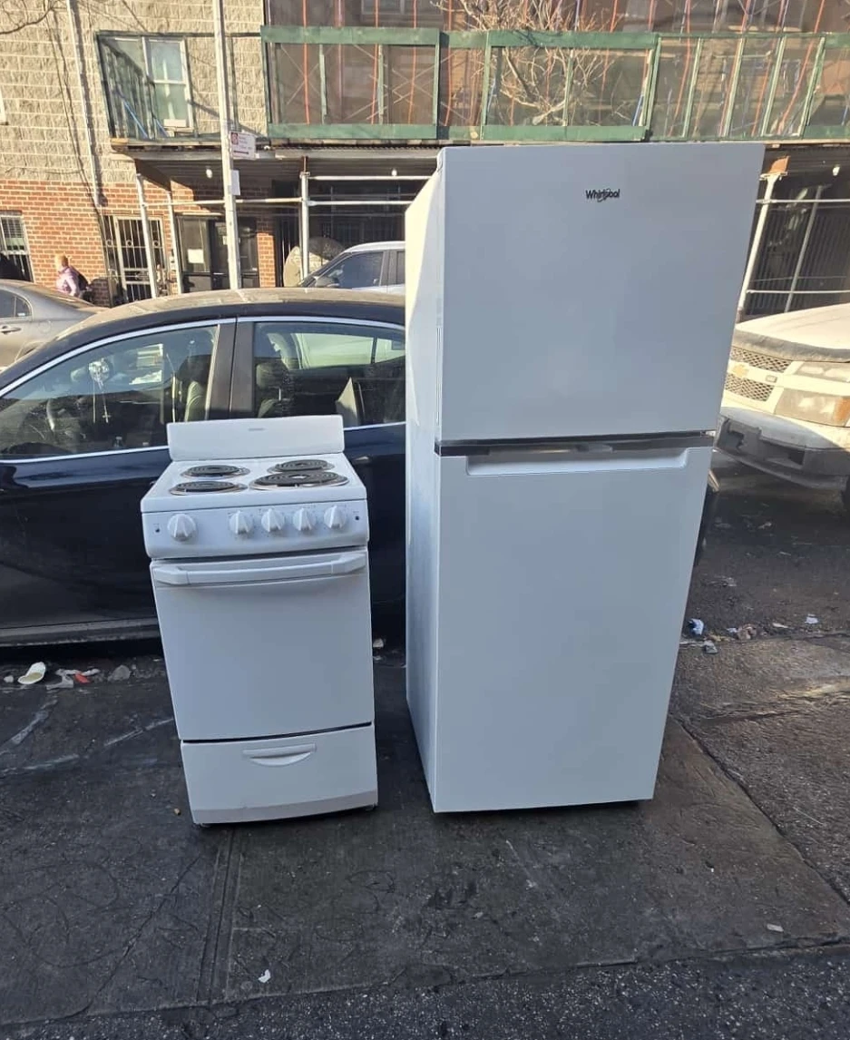 24in refrigerator and 20in eléctric stove set