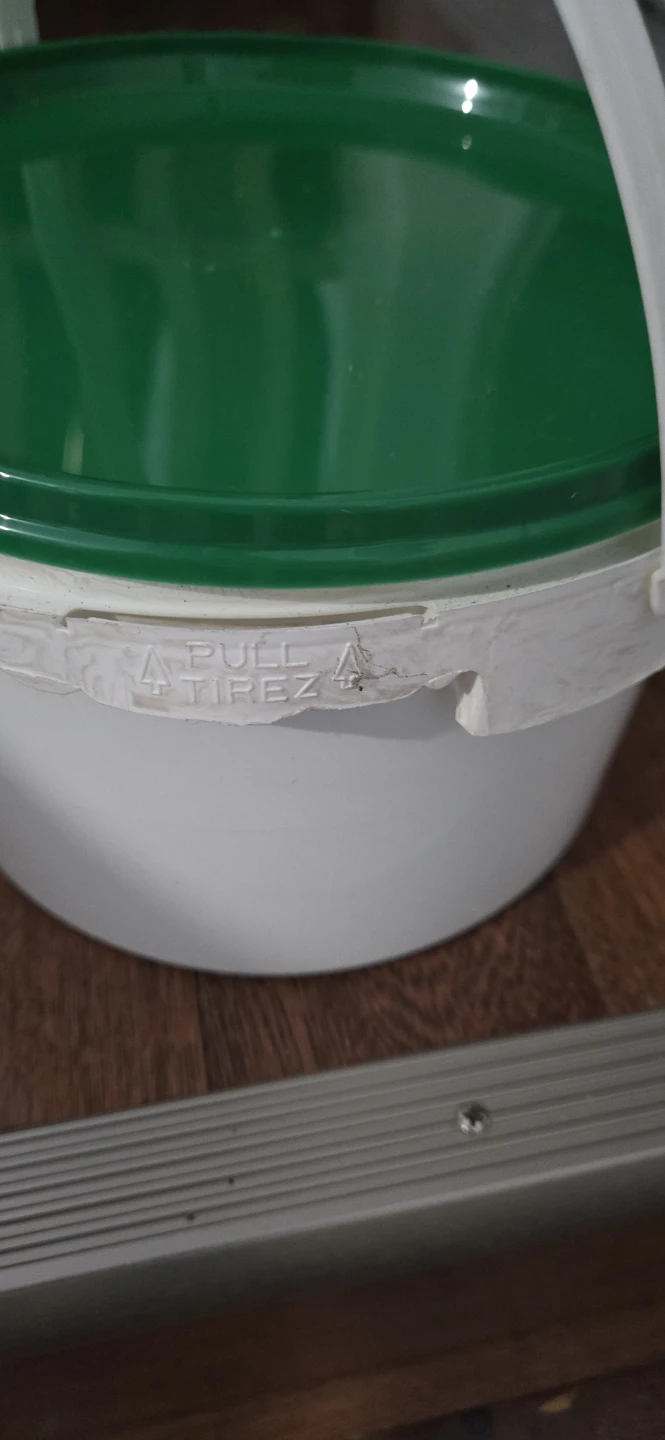 White Plastic Bucket with Green Lid - photo 3