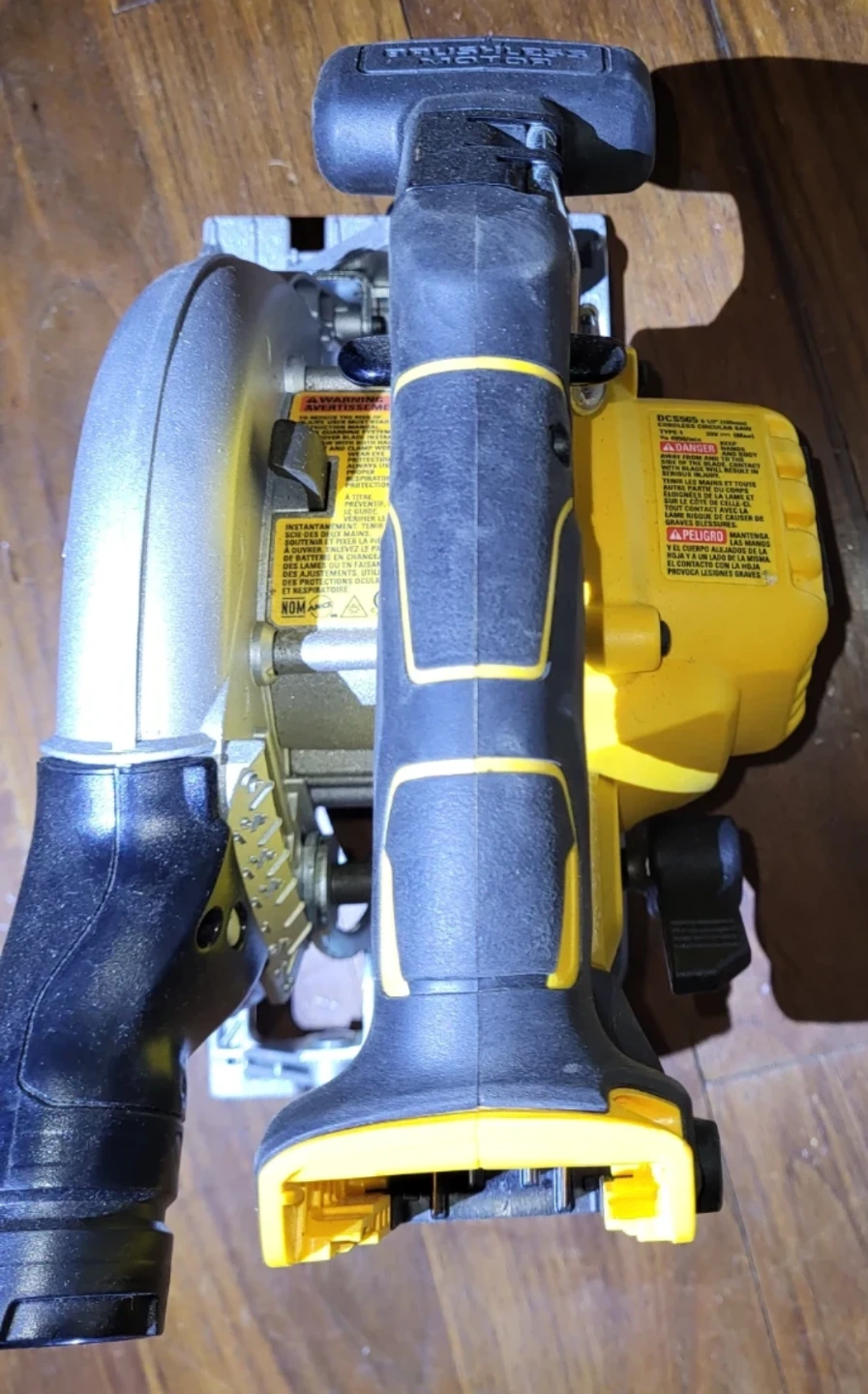 DEWALT DCS566 Cordless Circular Saw - photo 2