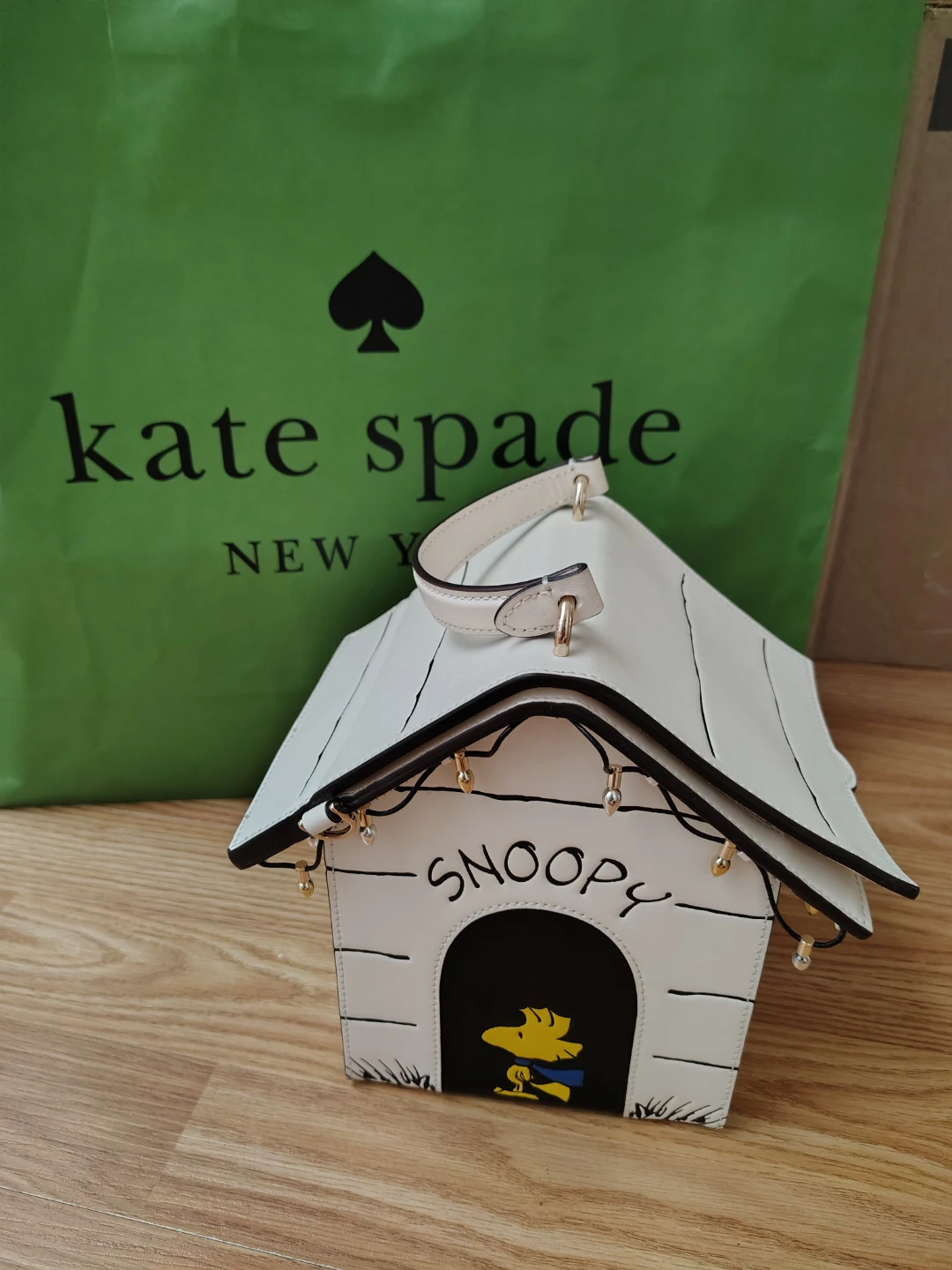 Kate Spade x Peanuts Snoopy Dog House Bag 3D