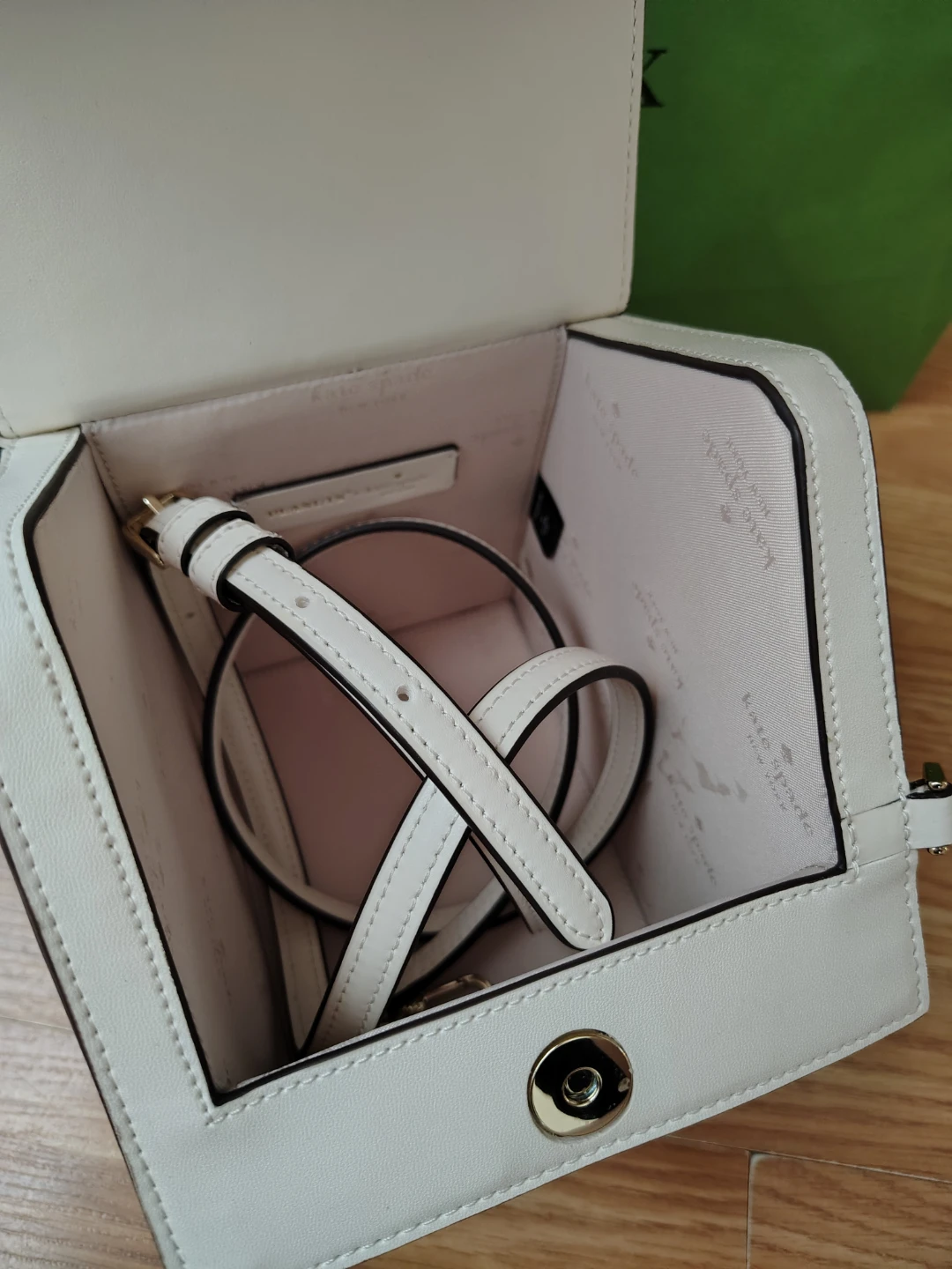 Kate Spade x Peanuts Snoopy Dog House Bag 3D - photo 2