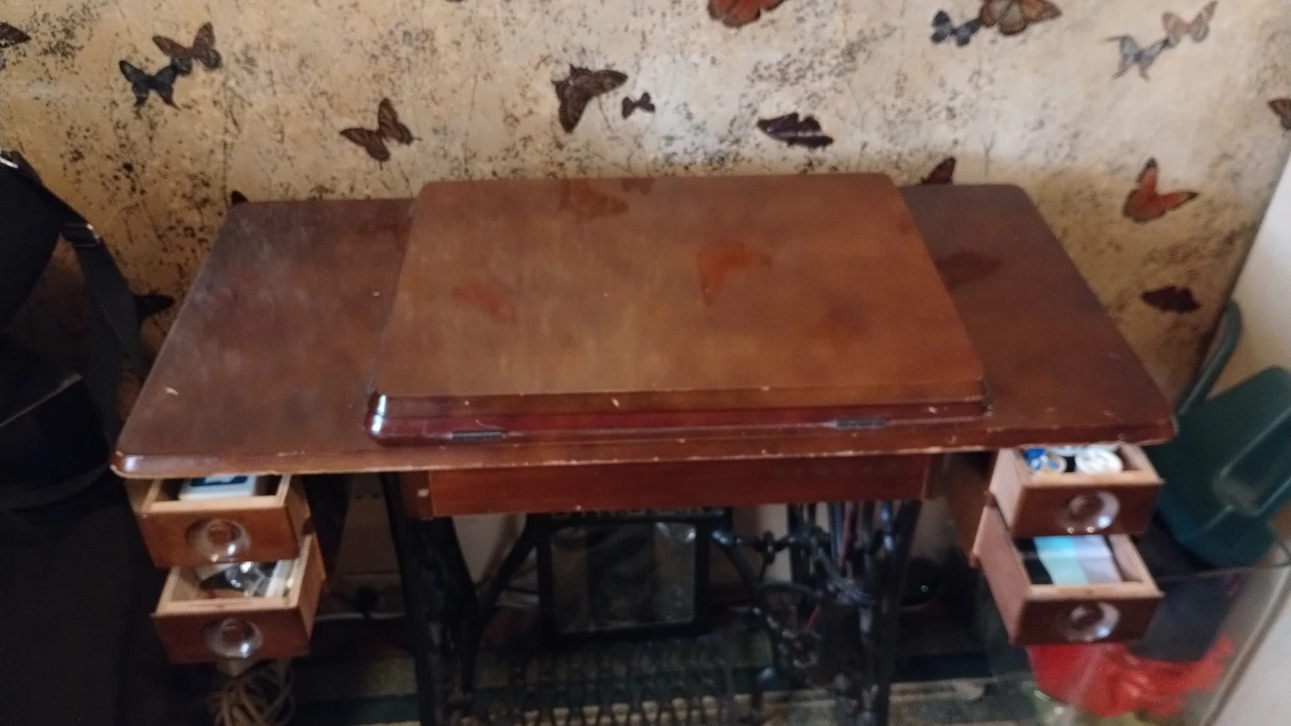 Vintage Singer Sewing Machine with Cabinet - photo 2