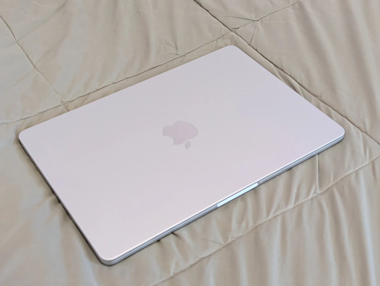 Silver MacBook Air M4 (2025 Model)