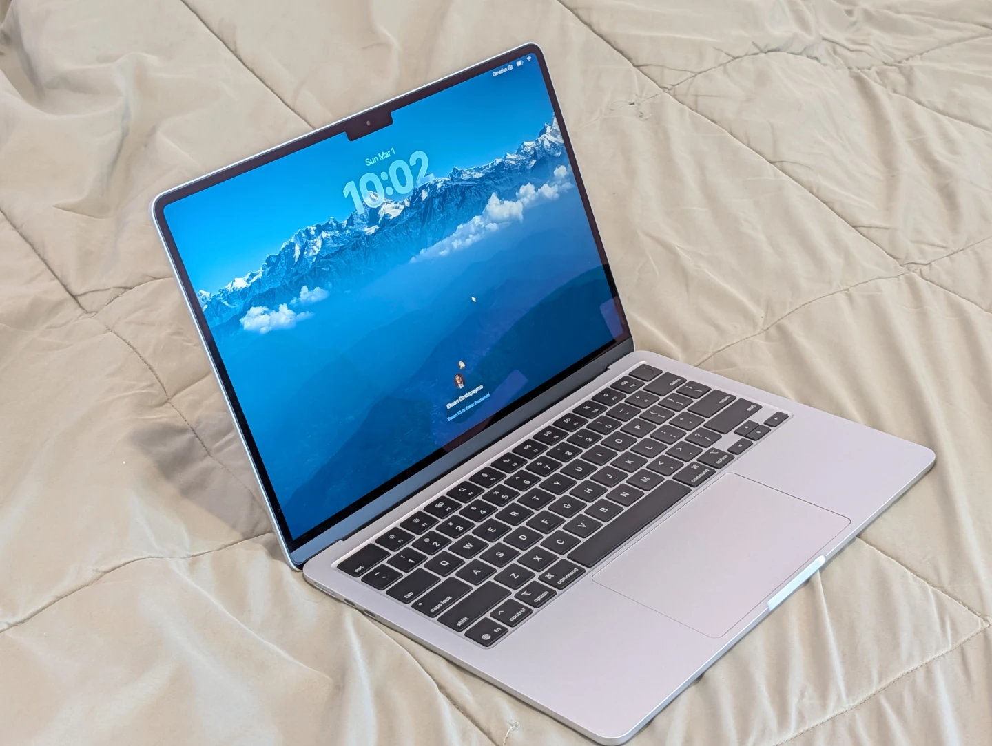 Silver MacBook Air M4 (2025 Model) - photo 2
