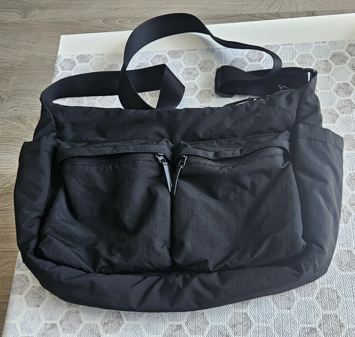 Uniqlo Multi Pocket Shoulder Bag