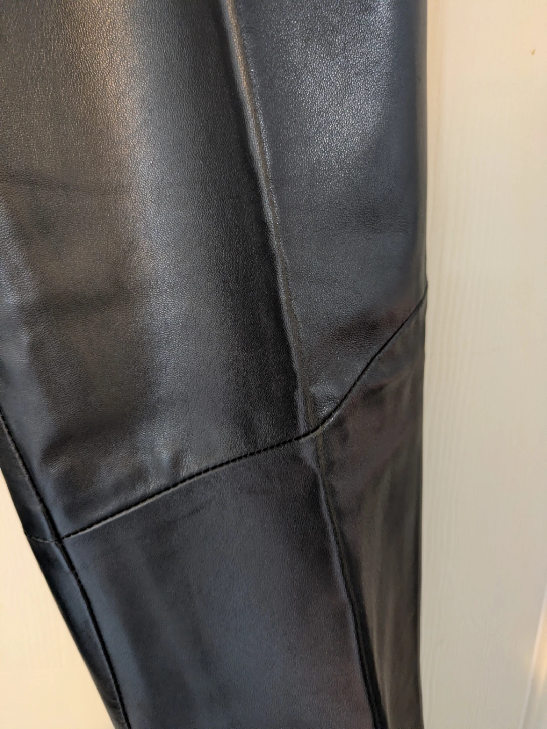 Danier Black real Leather Pants - photo 2