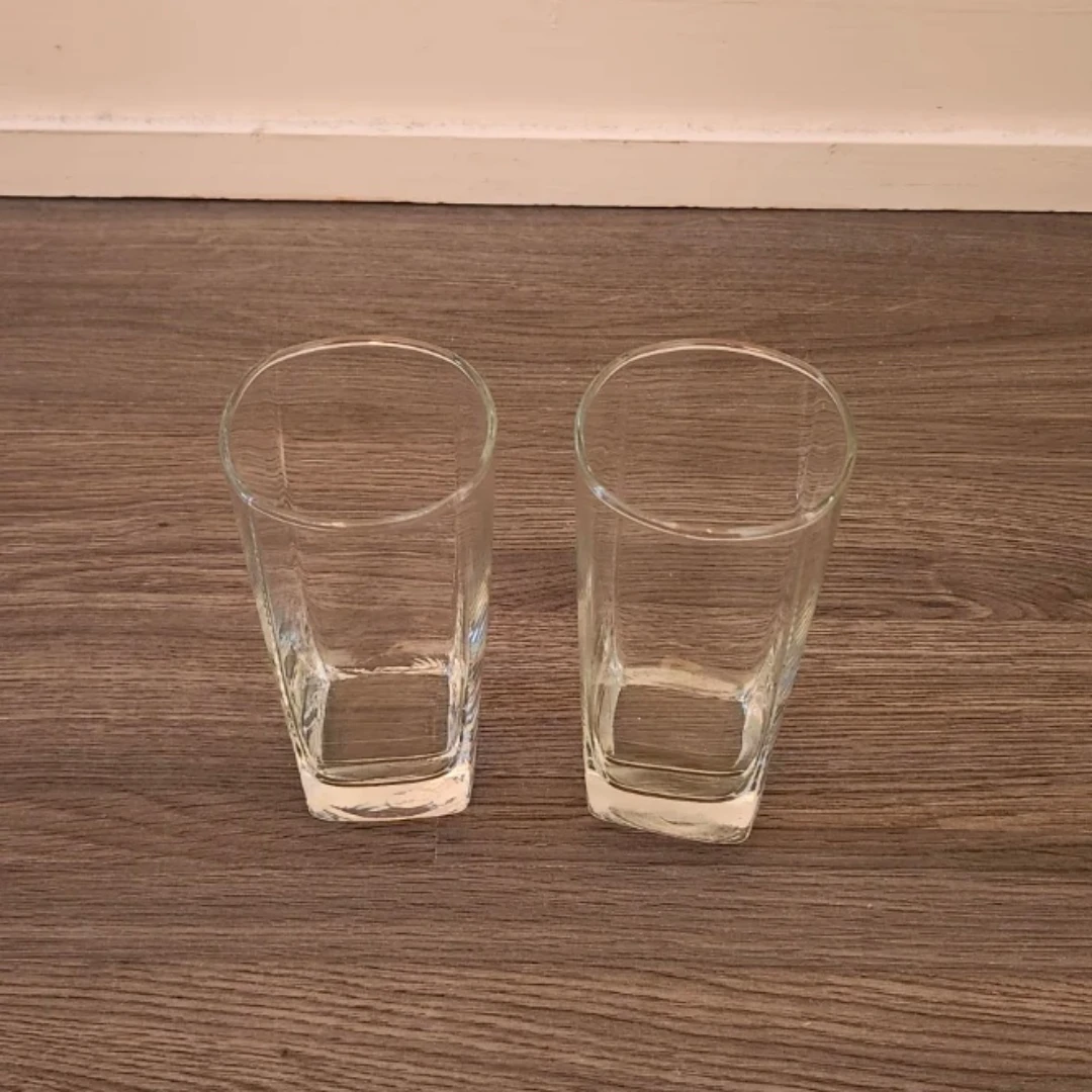 2 Clear Glasses