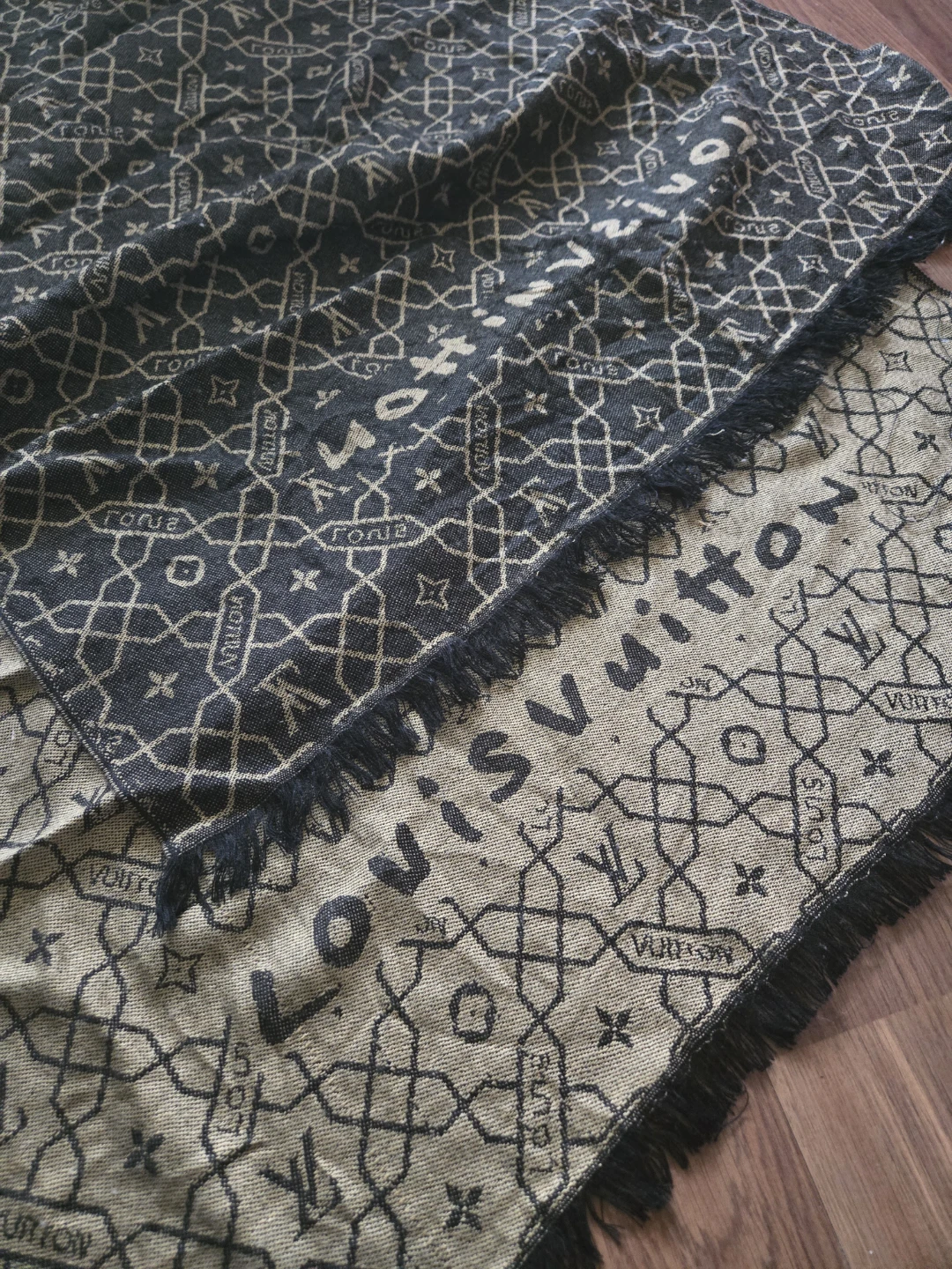 Louis Vuitton Scarf - photo 2
