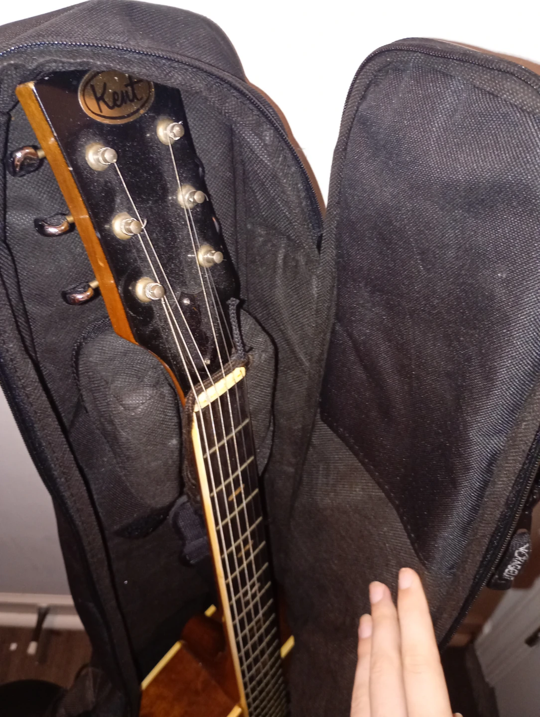 Kent Acoustic Guitar with Gig Bag - photo 5