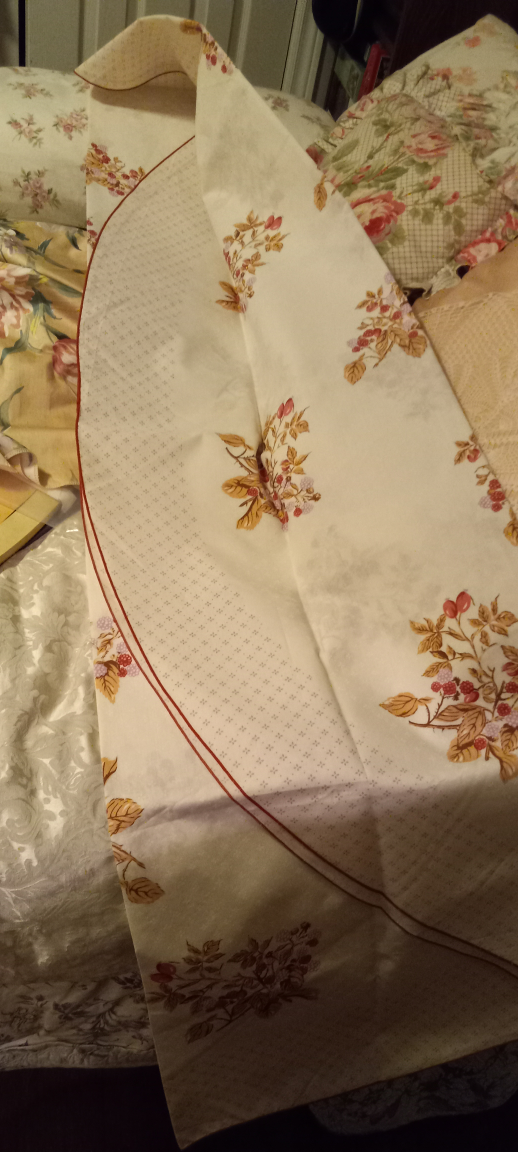 Vintage Floral Table Cloth w Berries and Lattice Border - photo 2