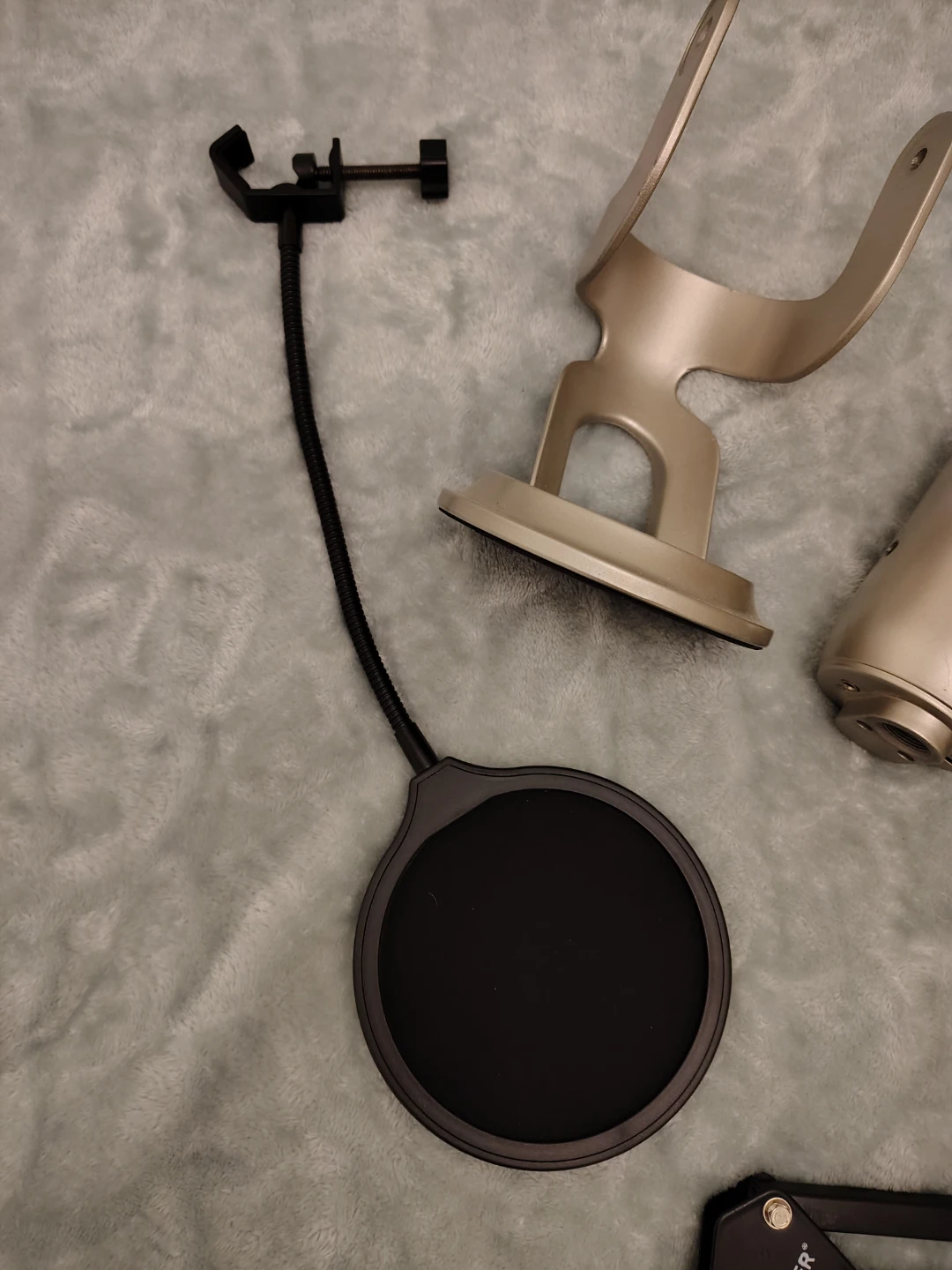 Blue Yeti Microphone with Boom Arm and Pop Filter - photo 5