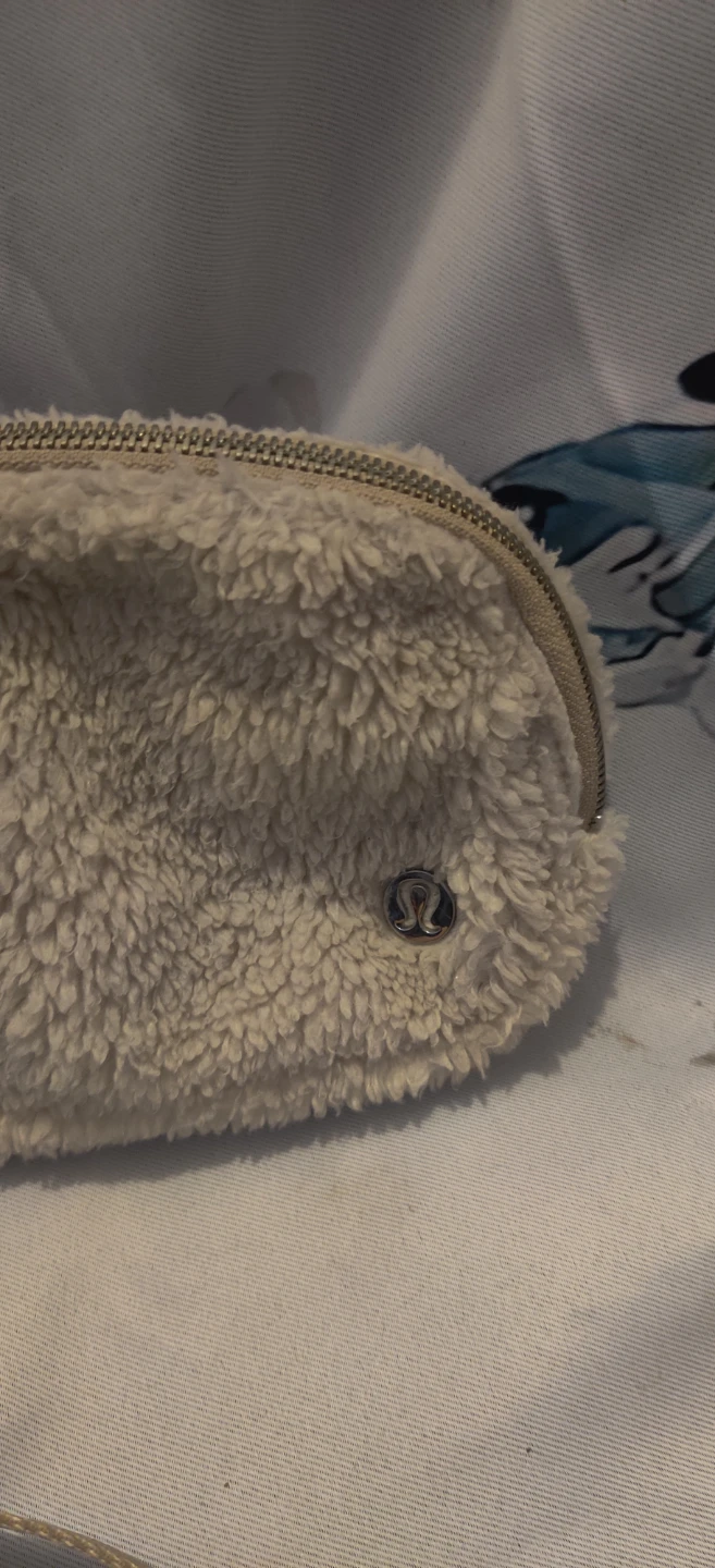 Lululemon Fleece Belt Bag Cream - photo 2