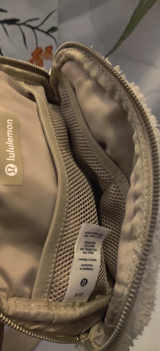 Lululemon Fleece Belt Bag Cream - photo 5
