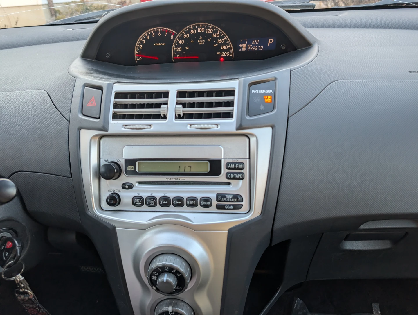 Toyota Yaris 2008 Hatchback - photo 4