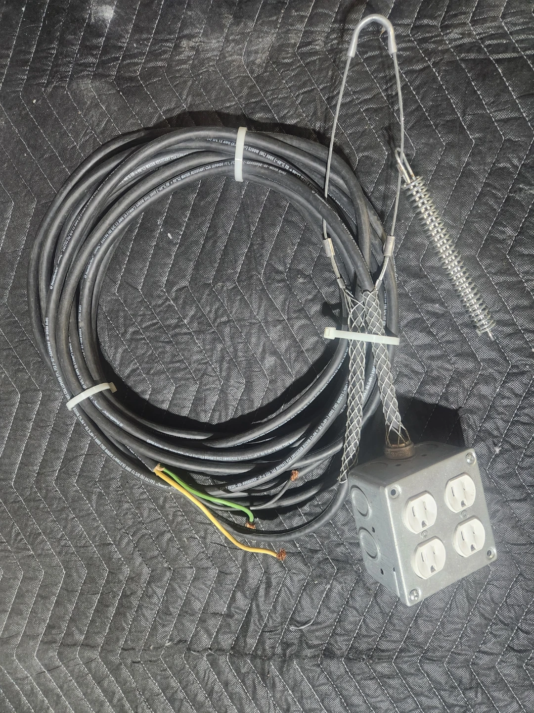 Southwire 12 AWG 3/C Cable with 4-Outlet Box