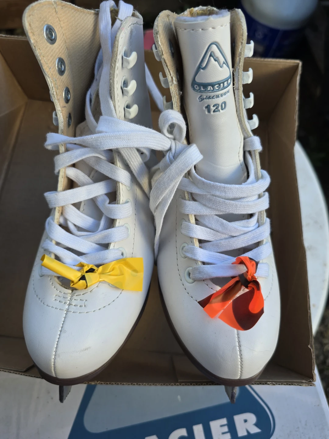 Jackson Glacier Figure Skates Size 2 - photo 2