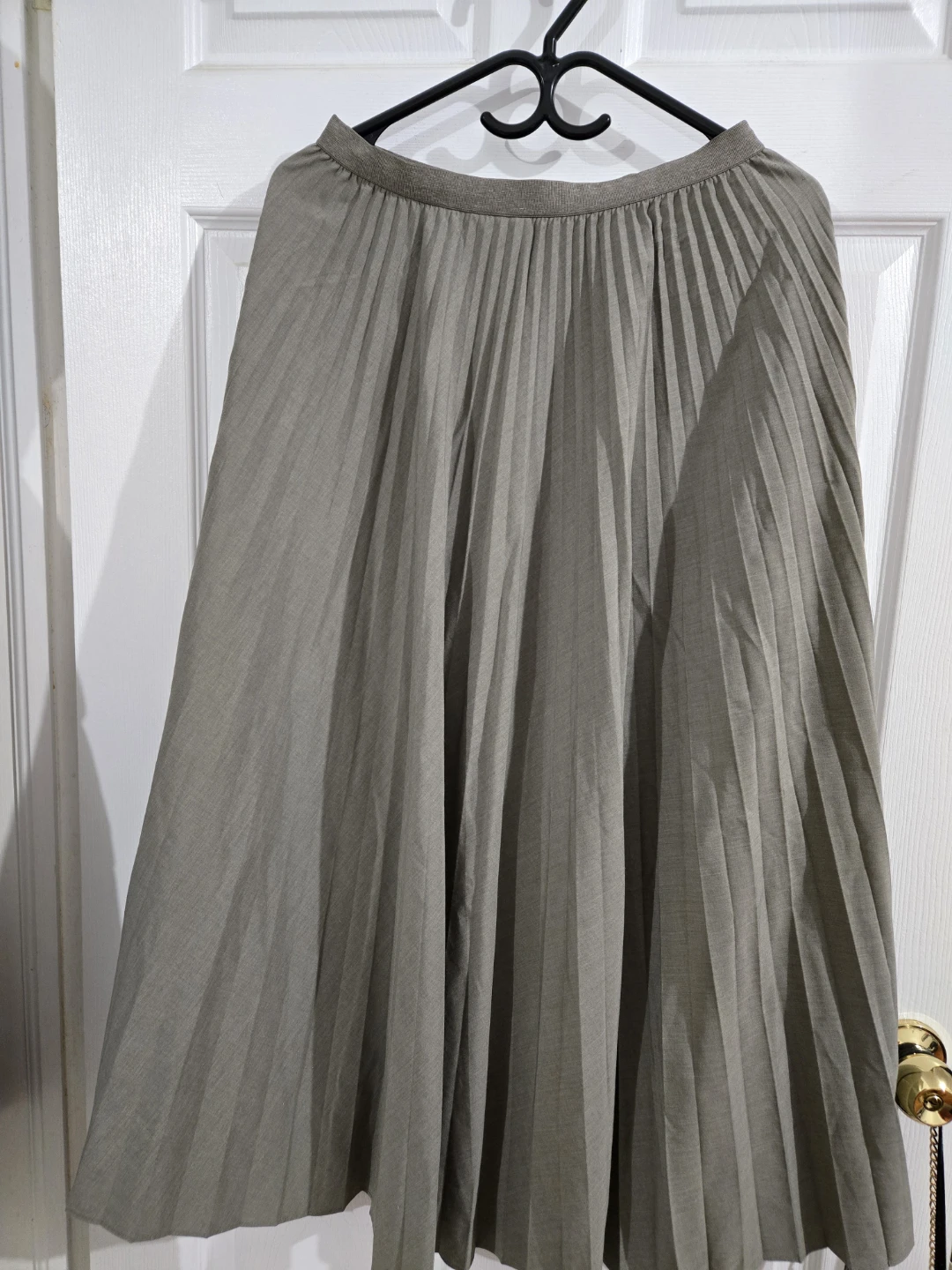 UNIQLO C Pleated Midi Skirt