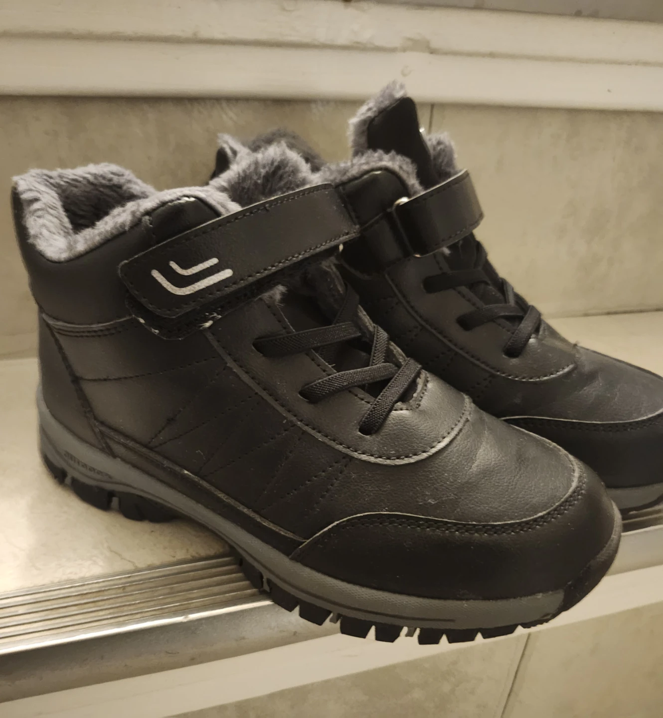 Men's Black Winter Boots - Size 8 - Gently Used - photo 5