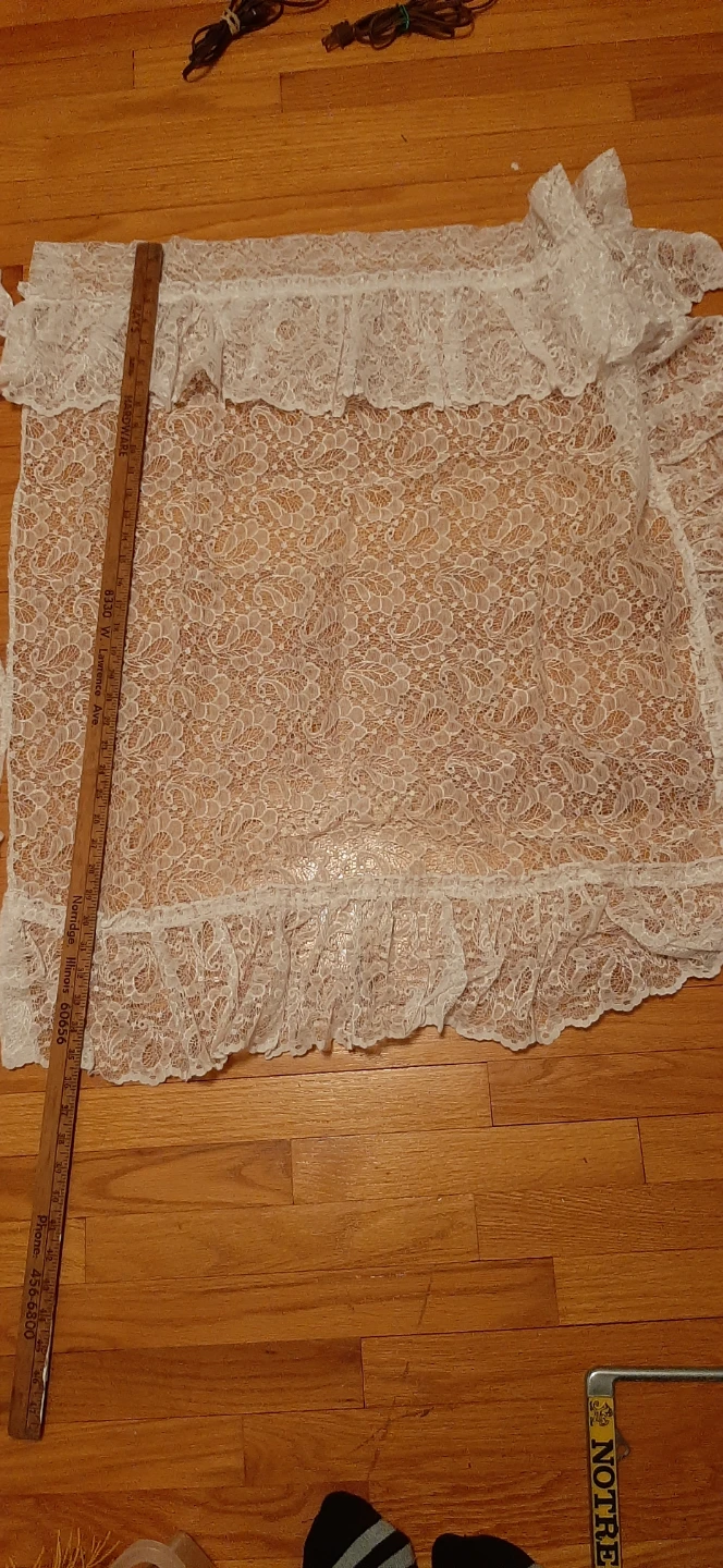 2 lace curtains, ruffled edges & tie backs - photo 3