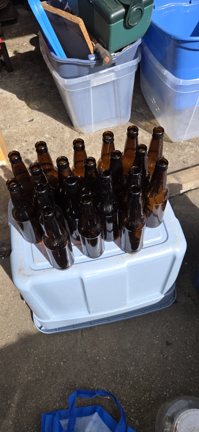 Bottle capper and bottles - photo 2