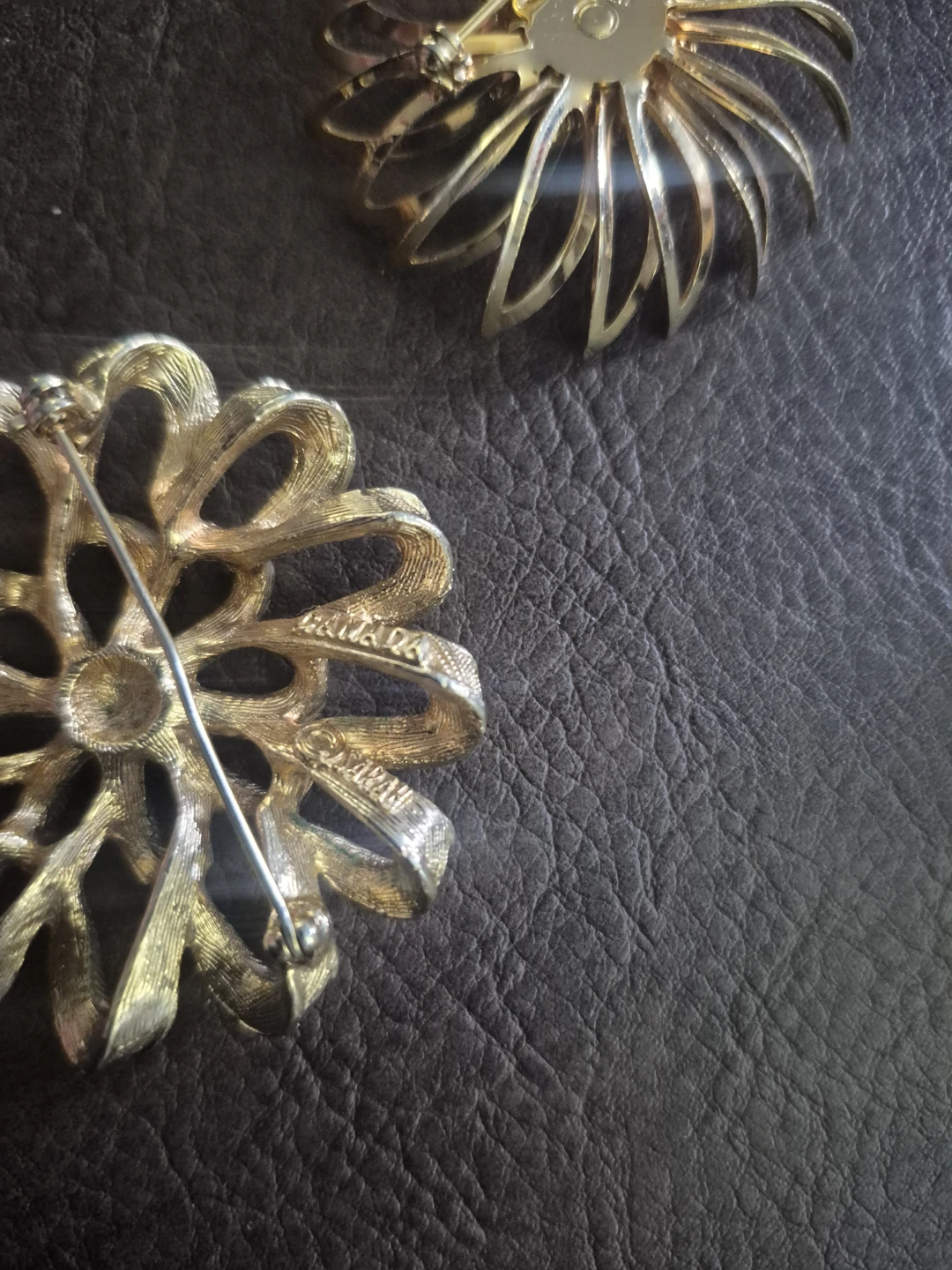 Vintage Gold Tone Brooches - Sarah Coventry & Unmarked Floral - photo 3