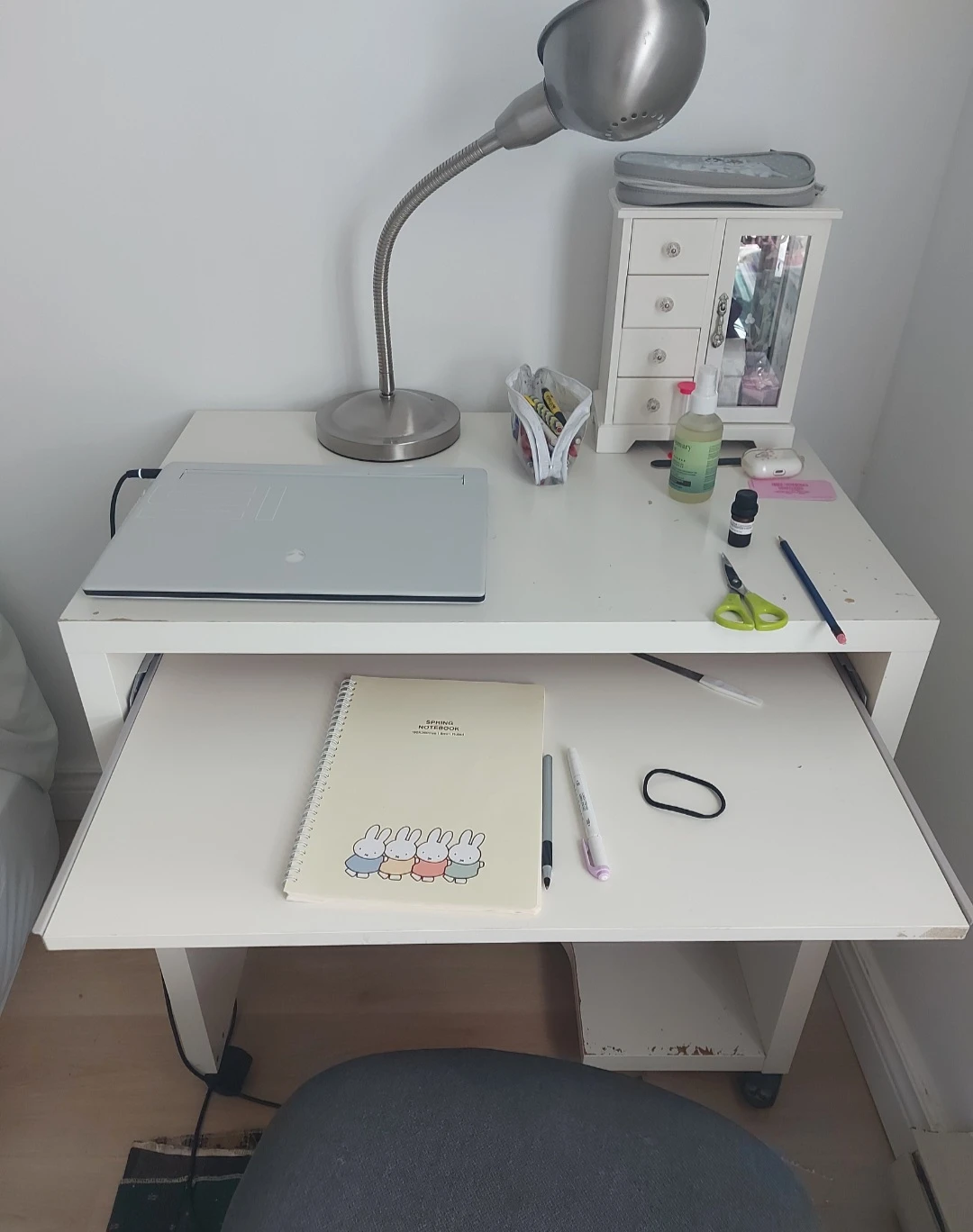 White Desk with Pull-Out Keyboard Tray - photo 2