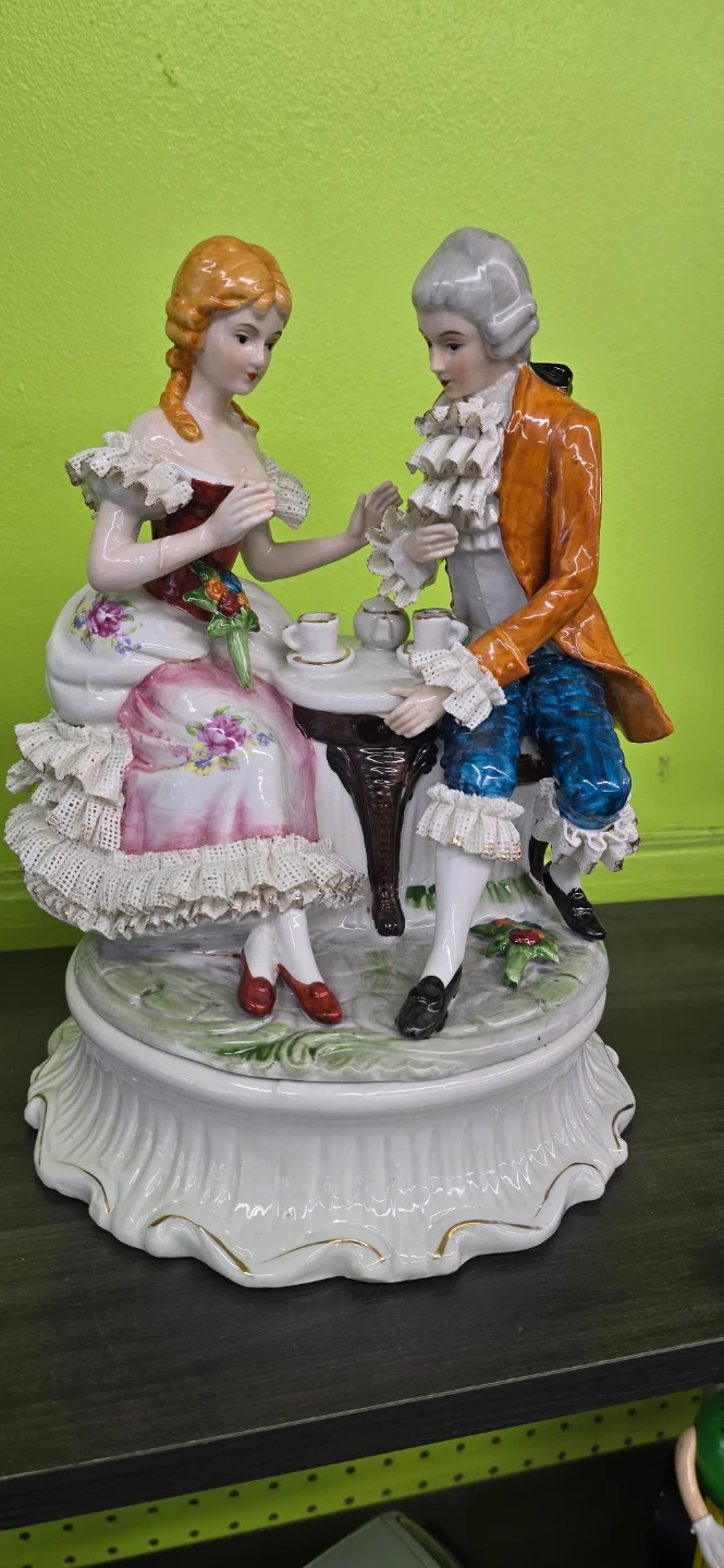 🌸 Vintage Porcelain Couple Figurine / Lamp Base – $35 🌸