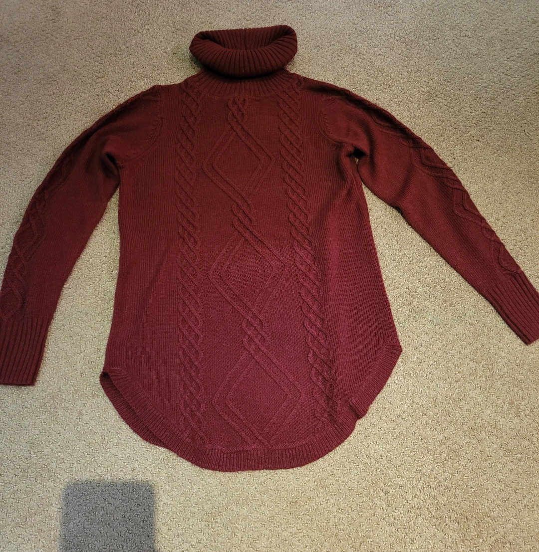 RW & CO. Burgundy Cable Knit Turtleneck Sweater - Size S/P