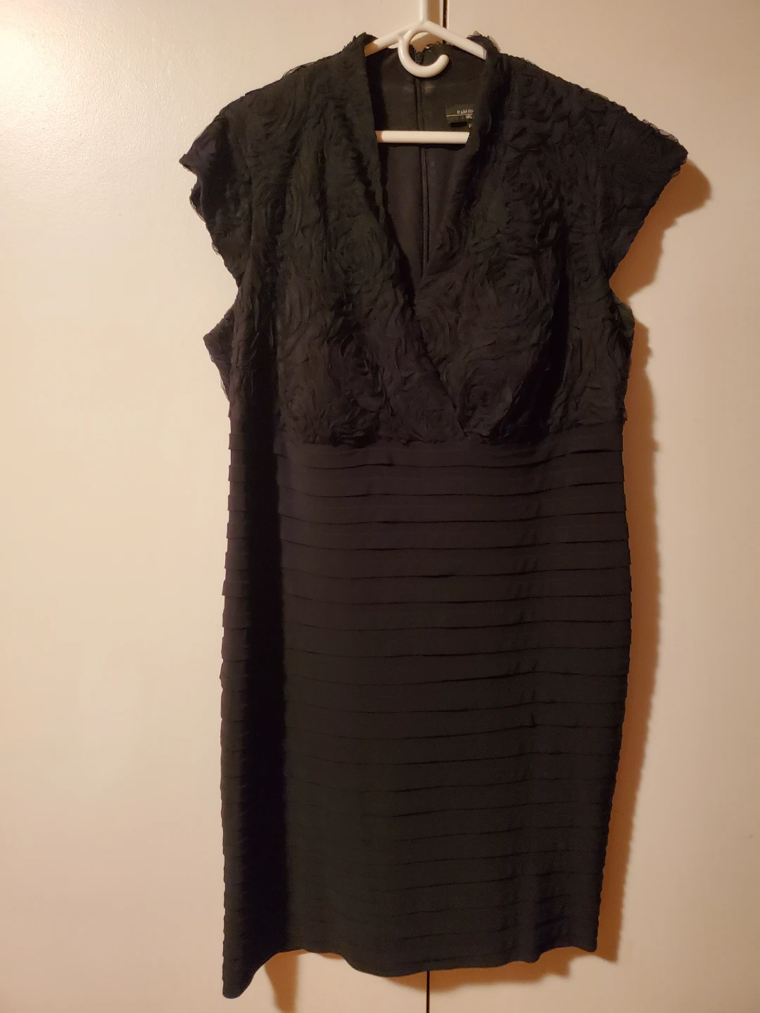 🥕 Black Textured Cap Sleeve Sheath Dress Size 18W