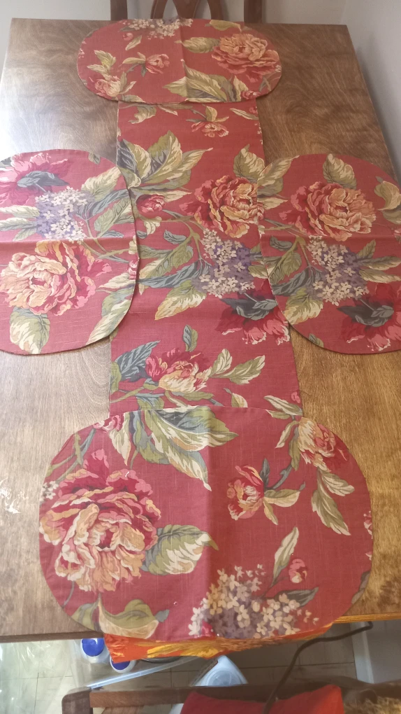 Floral Table Runner and Placemat Set - photo 2
