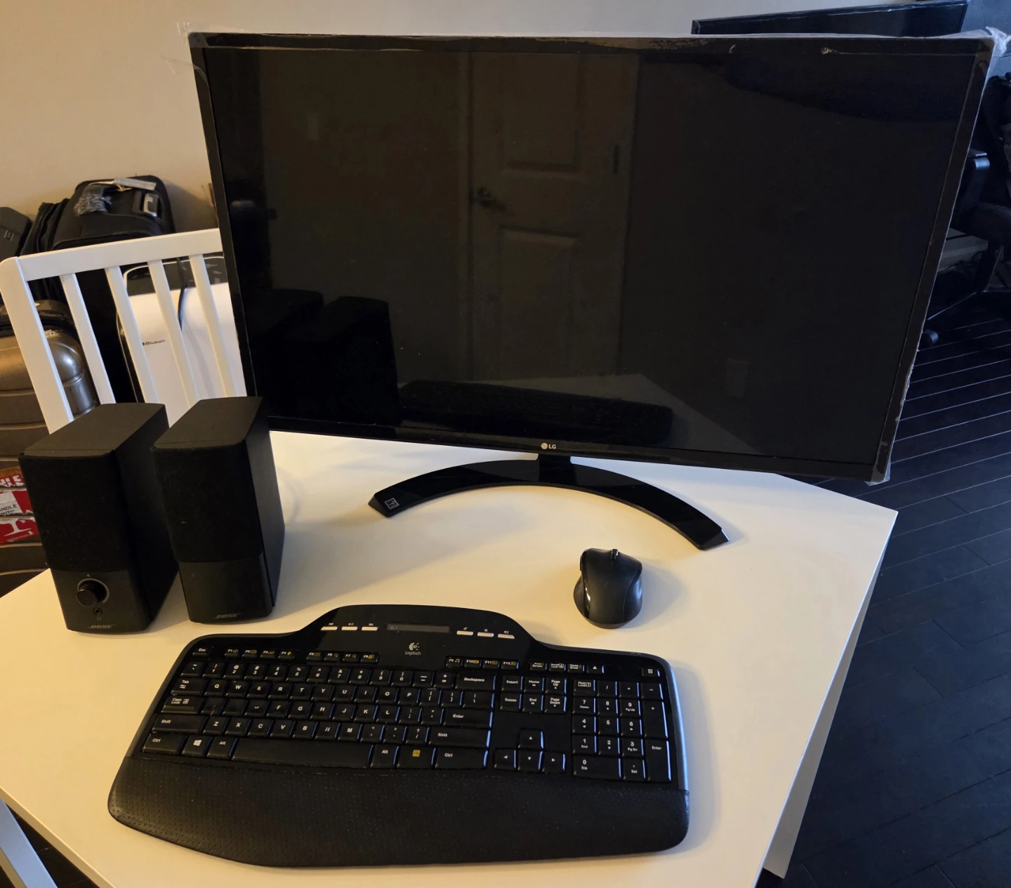 LG 32in Monitor with Bose Speakers and Logitech Keyboard/Mouse